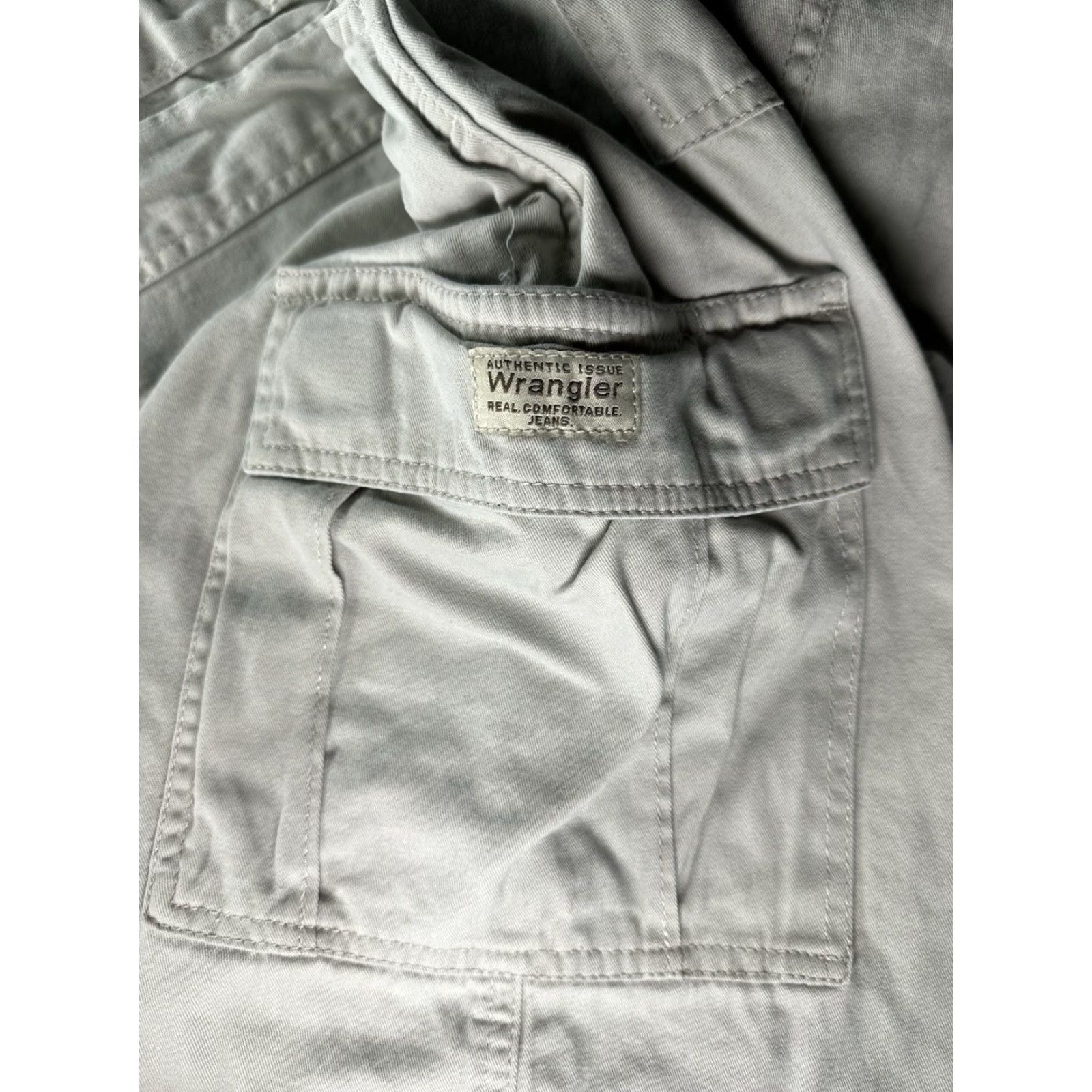 Wrangler Wrangler Cargo Shorts Men’s 40 Tan Khaki Relaxed Fit Y2K Baggy Utility Shorts Cargo Shorts Mens 40 Beige Pockets Size US 40 / EU 56 - 5 Thumbnail