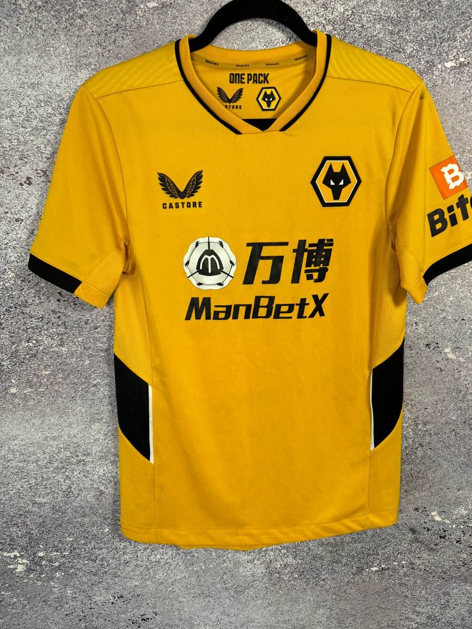Castore × Vintage Vintage Wolverhampton 2021/22 Castore Soccer Jersey Size US S / EU 44-46 / 1 - 3 Thumbnail