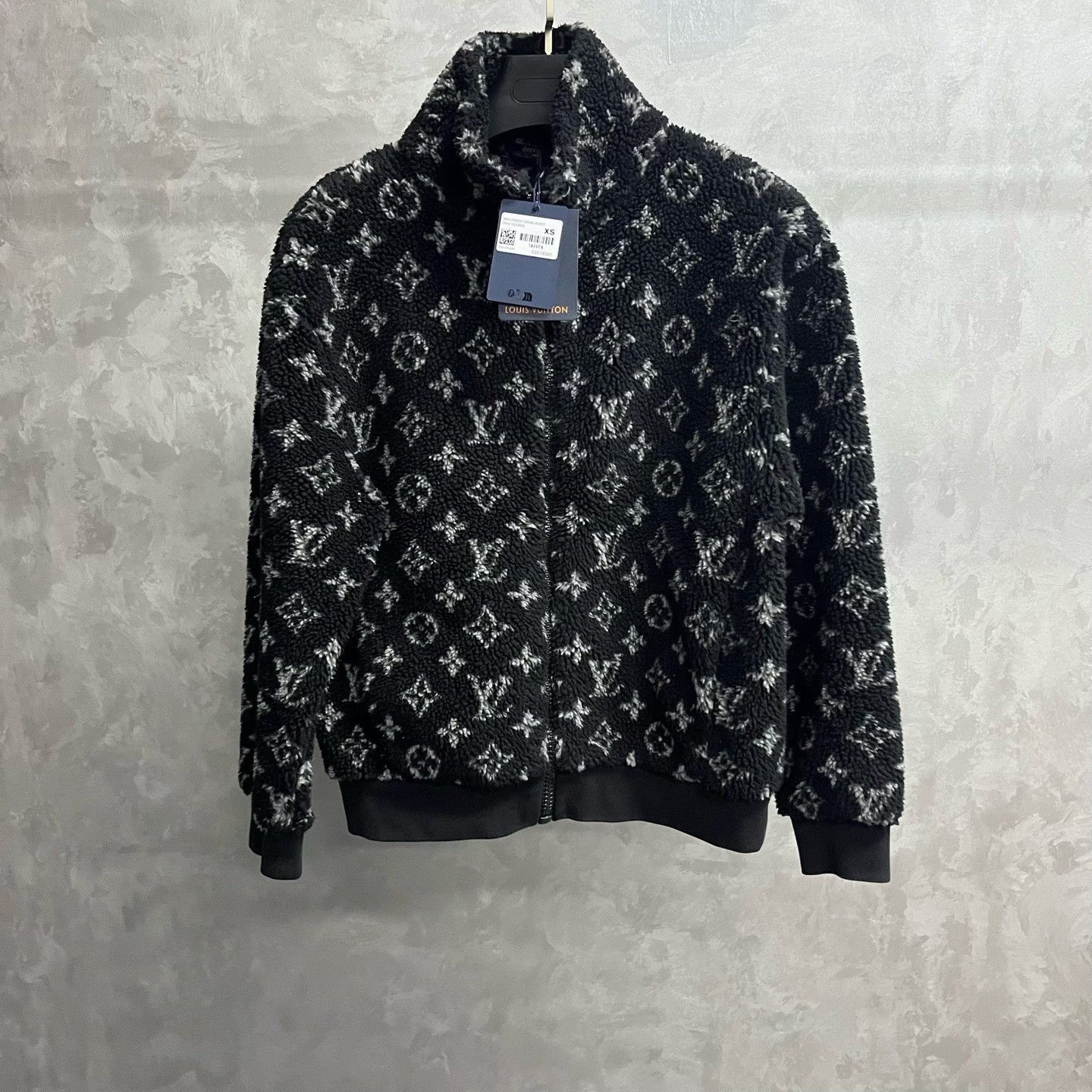 Louis Vuitton Louis Vuitton Fleece Black Hoodie xs Men Size US XS / EU 42 / 0 - 1 Thumbnail