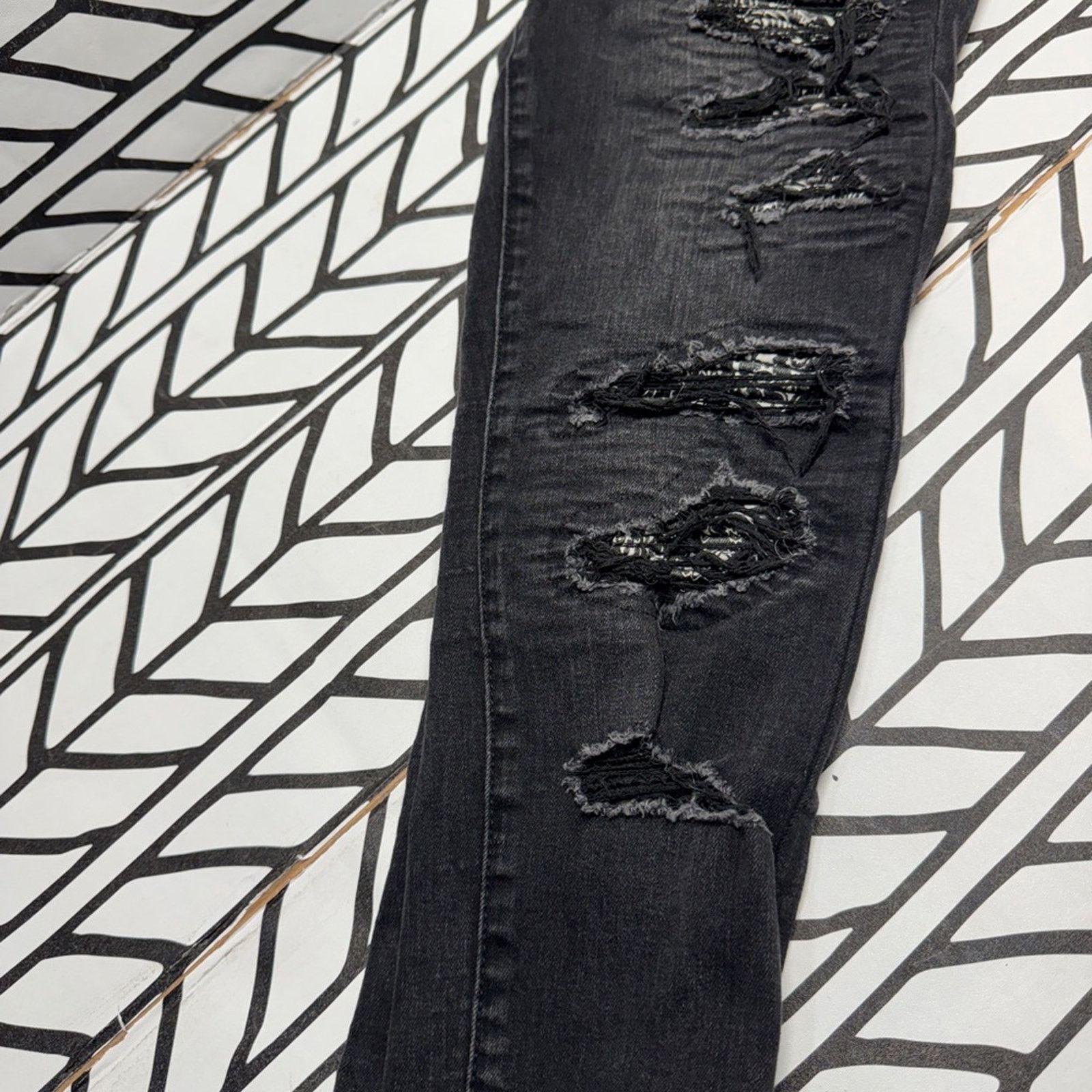 Amiri Women’s Amiri MX1 Bandana Patch Distressed Black Skinny Jean Size 28" / US 6 / IT 42 - 6 Thumbnail