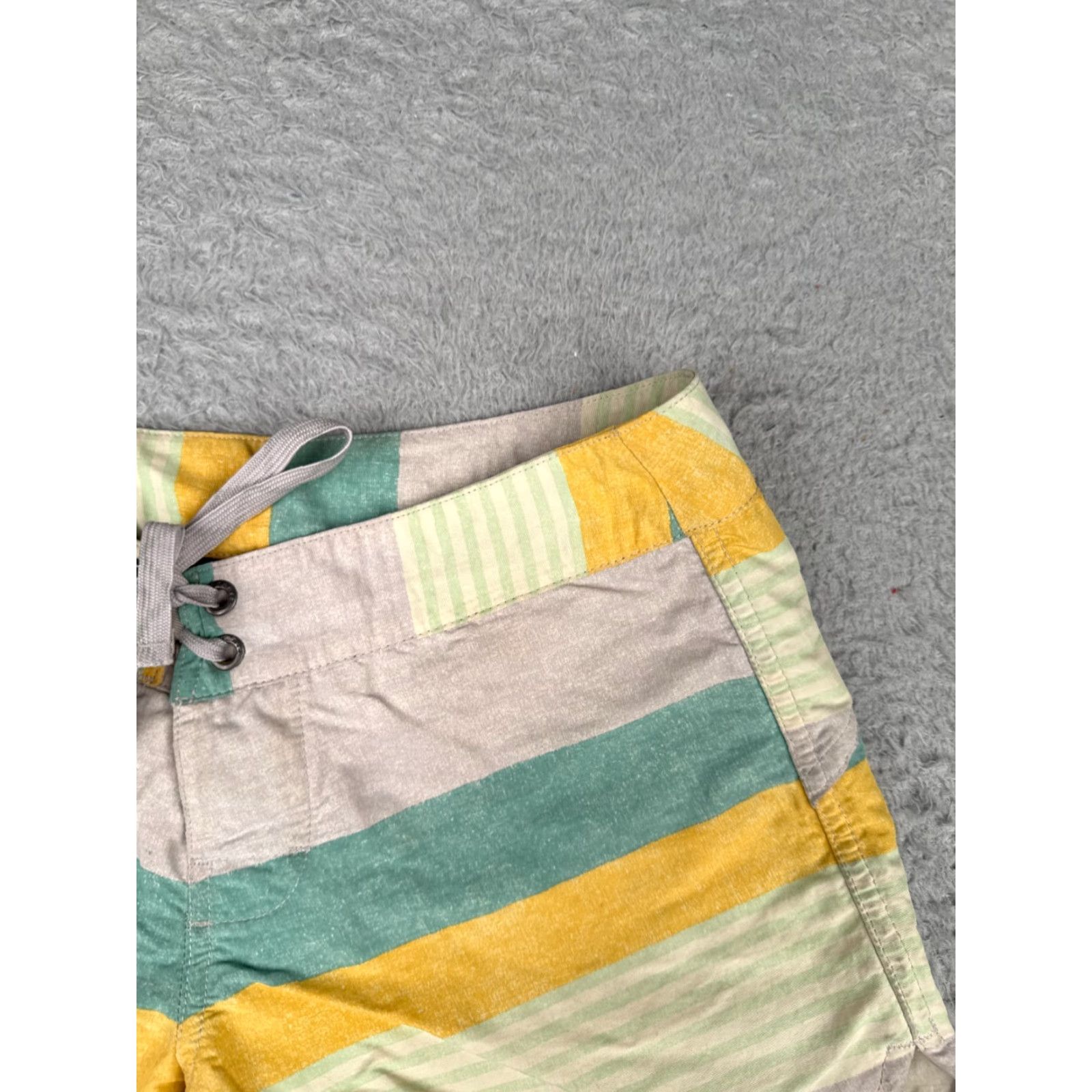 Patagonia Patagonia Womens Board Shorts Swim Trunks Green Stripe 5" Wavefarer Pockets 28x5 Nylon 100% Size ONE SIZE - 5 Thumbnail