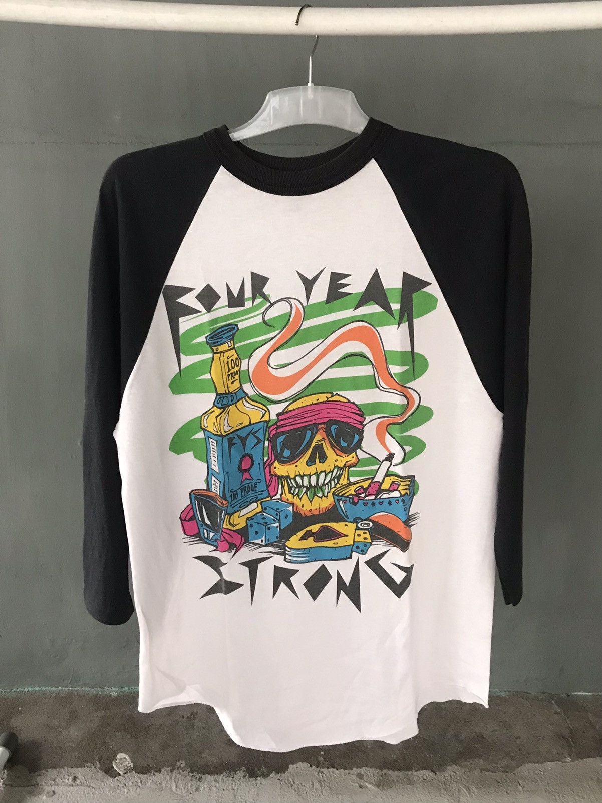 Band Tees × Vintage Four Year Strong Size US L / EU 52-54 / 3 - 1 Thumbnail