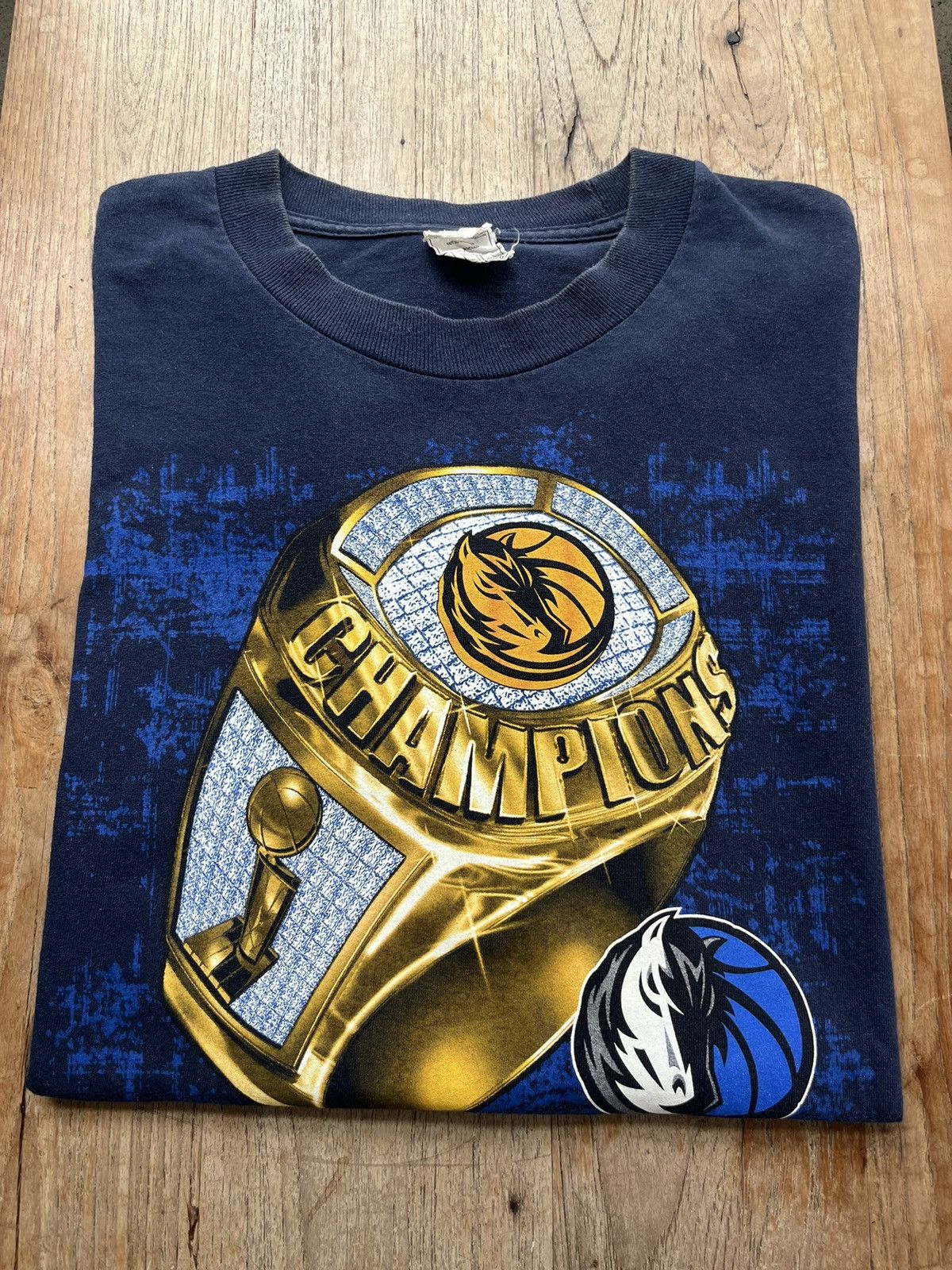 NBA Vintage DALLAS MAVERICKS 2011’s Champions Ring Tshirt Size US XL / EU 56 / 4 - 1 Thumbnail