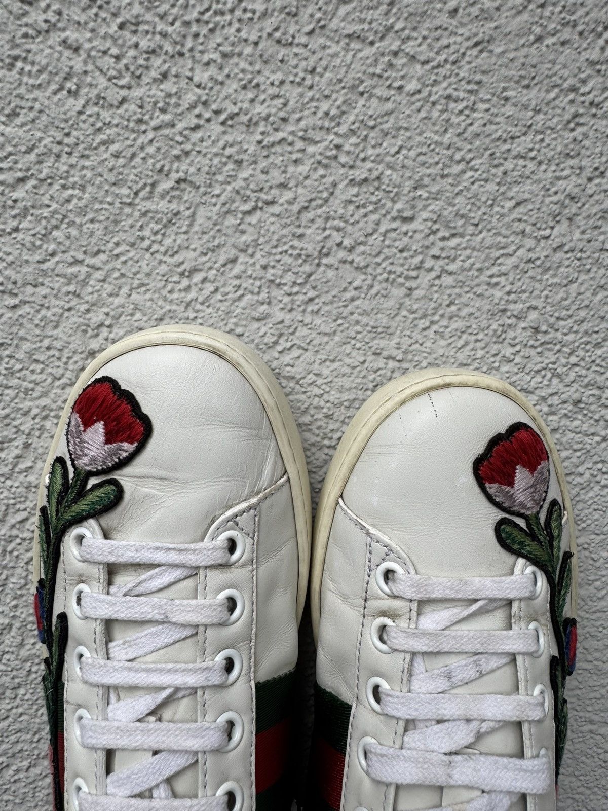 Gucci Gucci Authentic White Floral sneakers Size 36 Size US 6 / IT 36 - 5 Thumbnail