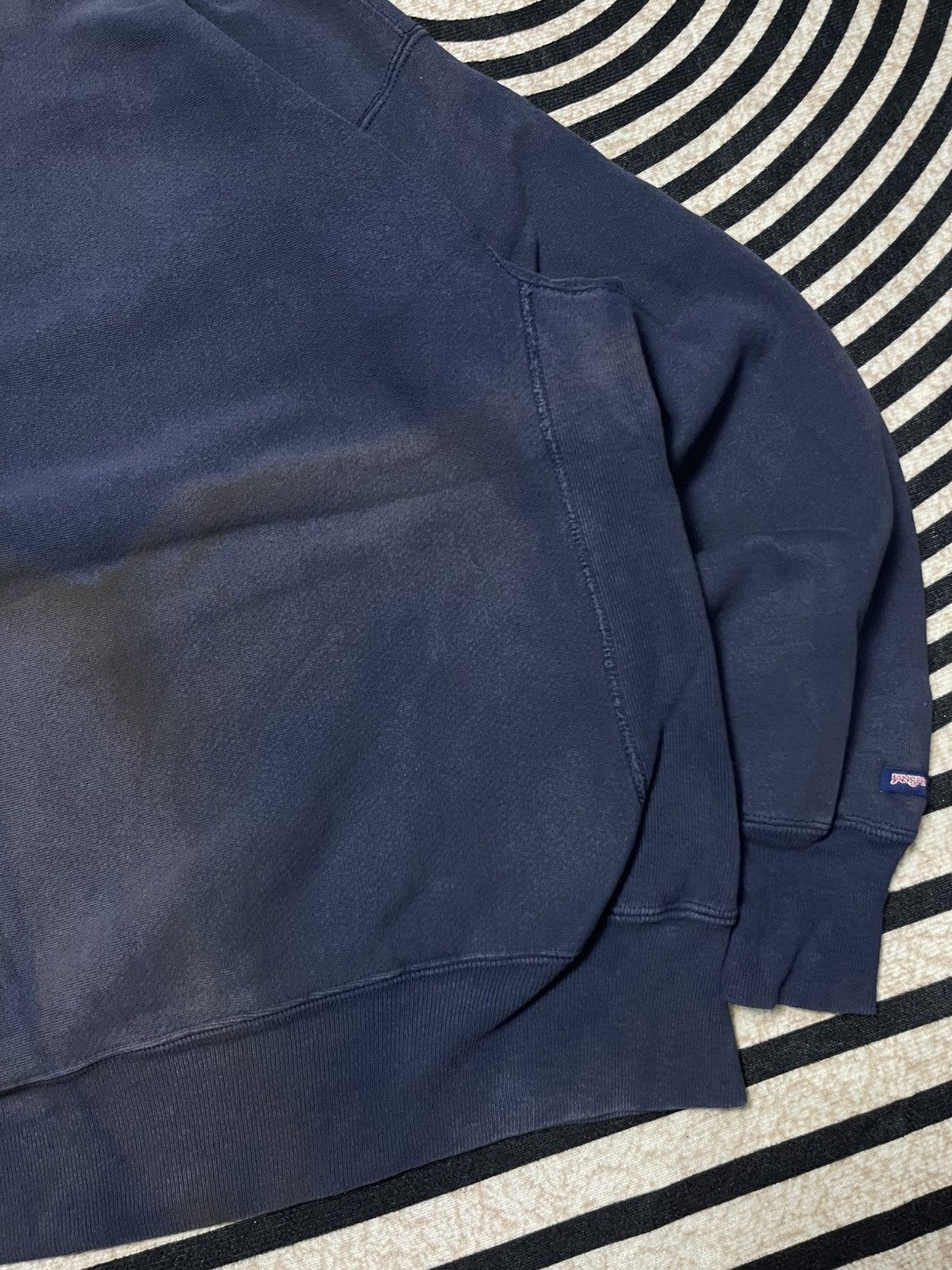 Jansport 90s JANSPORT NOTRE DAME UNIVERSITY FADED CREWNECK Size US L / EU 52-54 / 3 - 16 Thumbnail