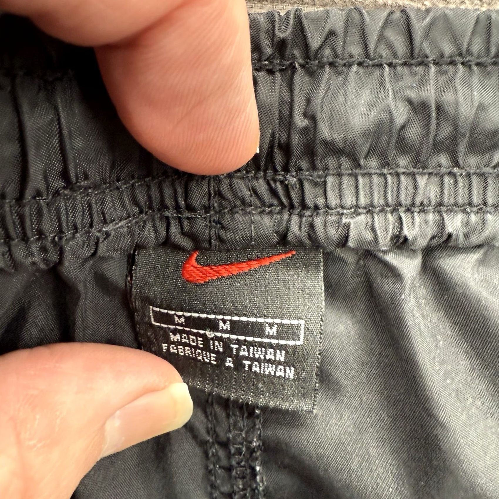 Nike Vintage Nike Track Pants Men M Black Nylon 90s Y2K Streetwear Pants Mens Track Pants 90s Nike Black Nylon Athletic Pockets Elastic Waist Inseam 31 in Size US 31 - 5 Thumbnail