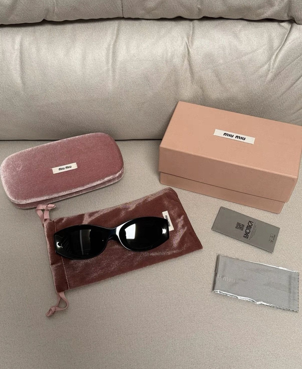 Miu Miu MIUMIU Sunglasses 11W Black Brand New Unused.K6 Size ONE SIZE - 8 Thumbnail