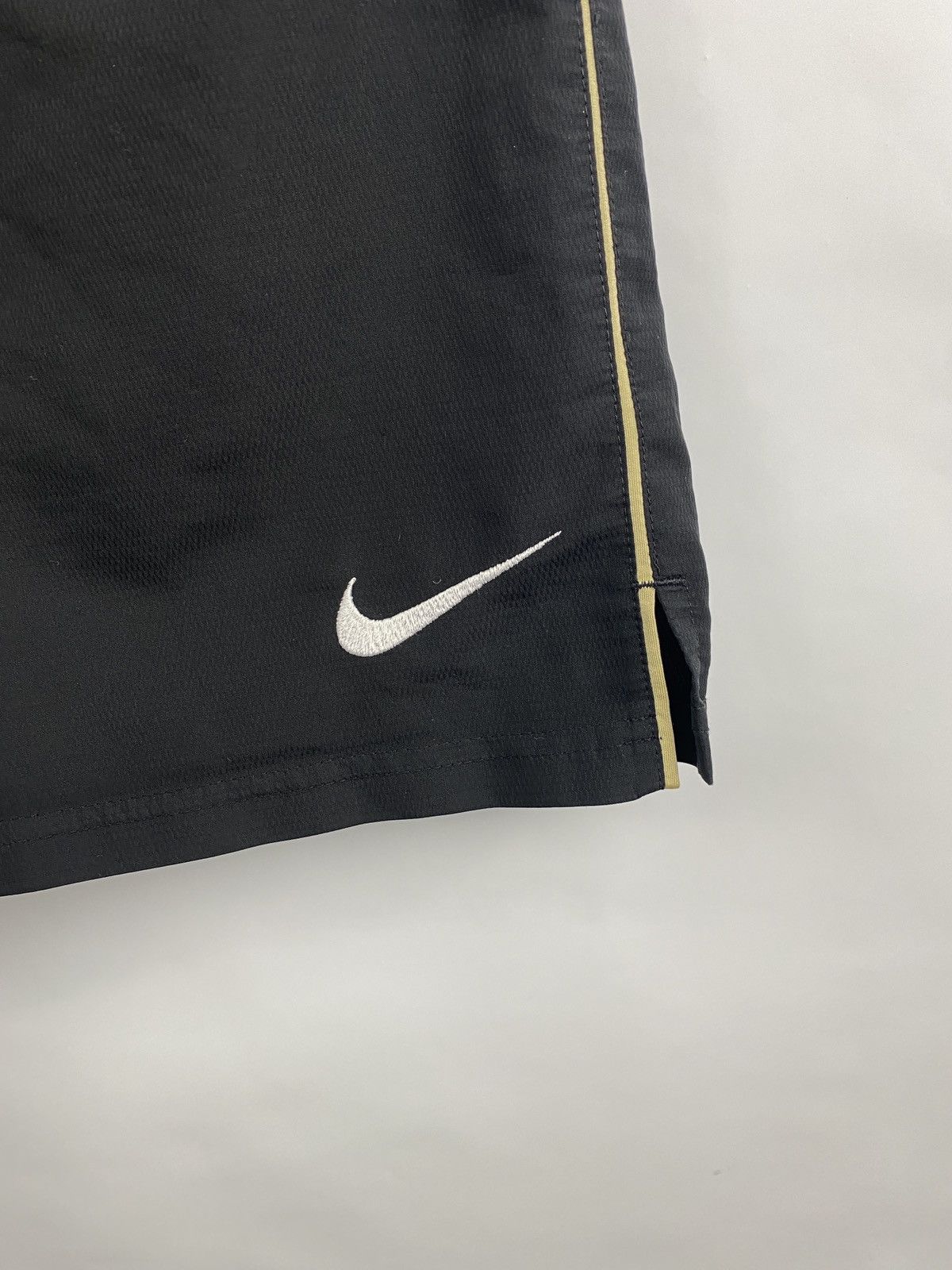 Nike Vintage 90s Nike Manchester United Soccer Shorts rare retro Size US 32 / EU 48 - 3 Thumbnail