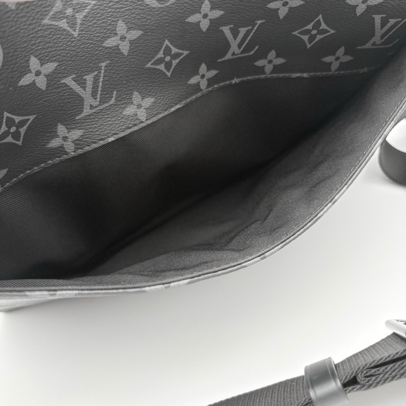 Louis Vuitton District Monogram Eclipse Messenger Bag | SUPER CLEAN! Size ONE SIZE - 14 Thumbnail