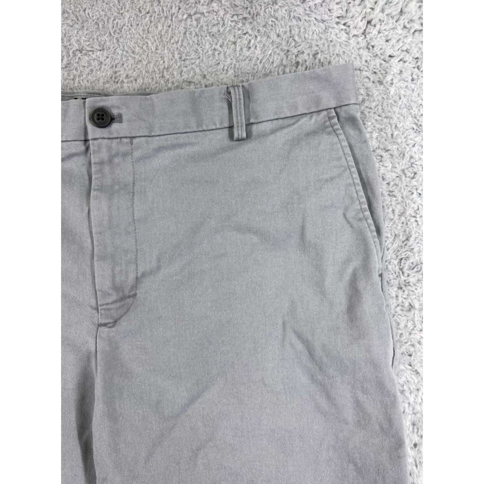 Izod IZOD Shorts Men's 36 Gray Chino Golf Casual Cotton Blend Regular Fit Size US 36 / EU 52 - 6 Thumbnail
