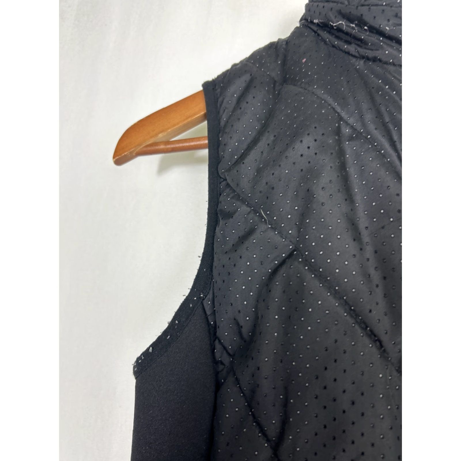Fabletics Fabletics Vest Womens XS Black Sleeveless Zip Quilted Hood Puffer Packaway Mock Neck Casual Lightweight Size XS / US 0-2 / IT 36-38 - 2 Thumbnail
