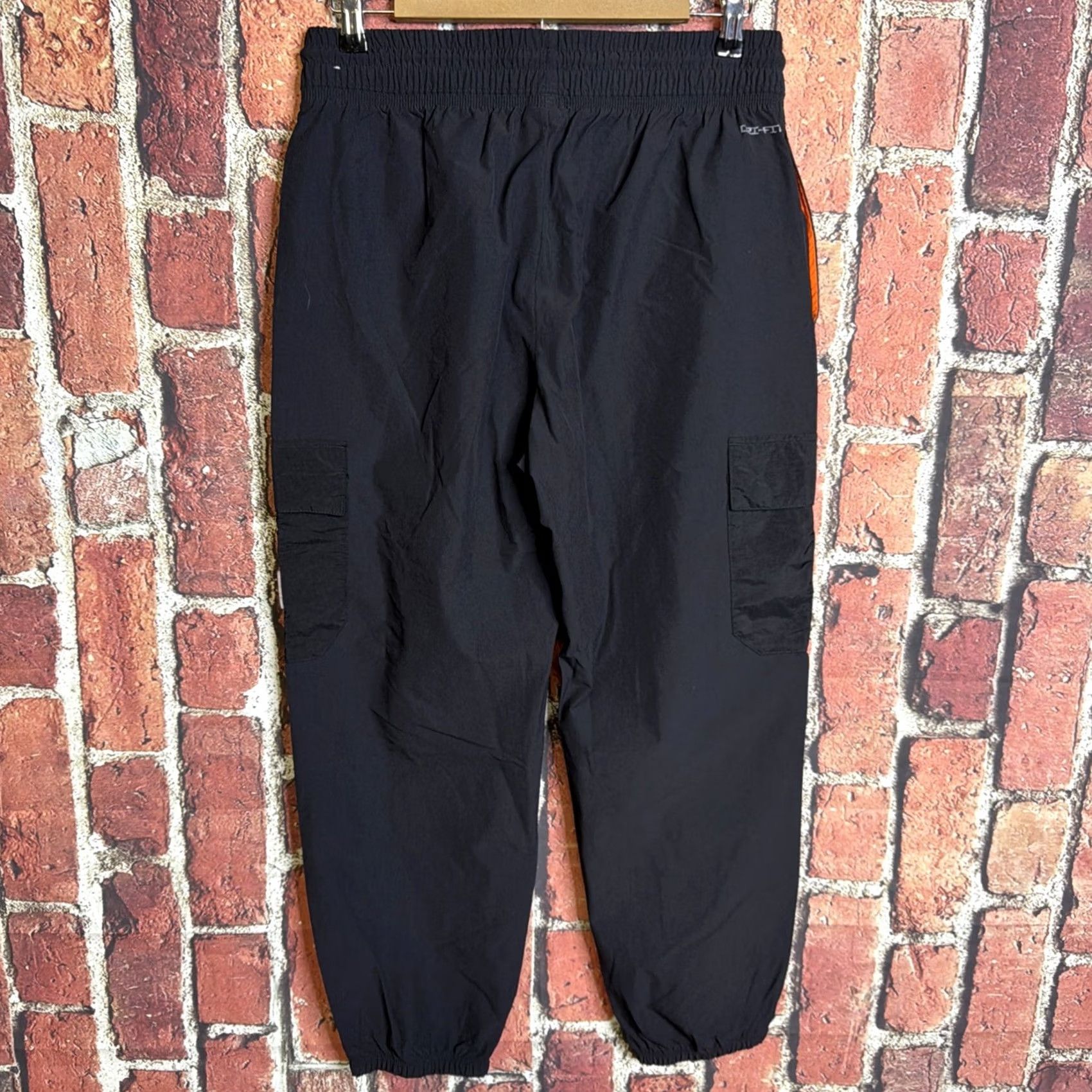 Nike Nike Sport Utility Woven Cargo Pants Womens Medium Black Tapered DX2322-01 Size 32" / US 10 / IT 46 - 4 Thumbnail