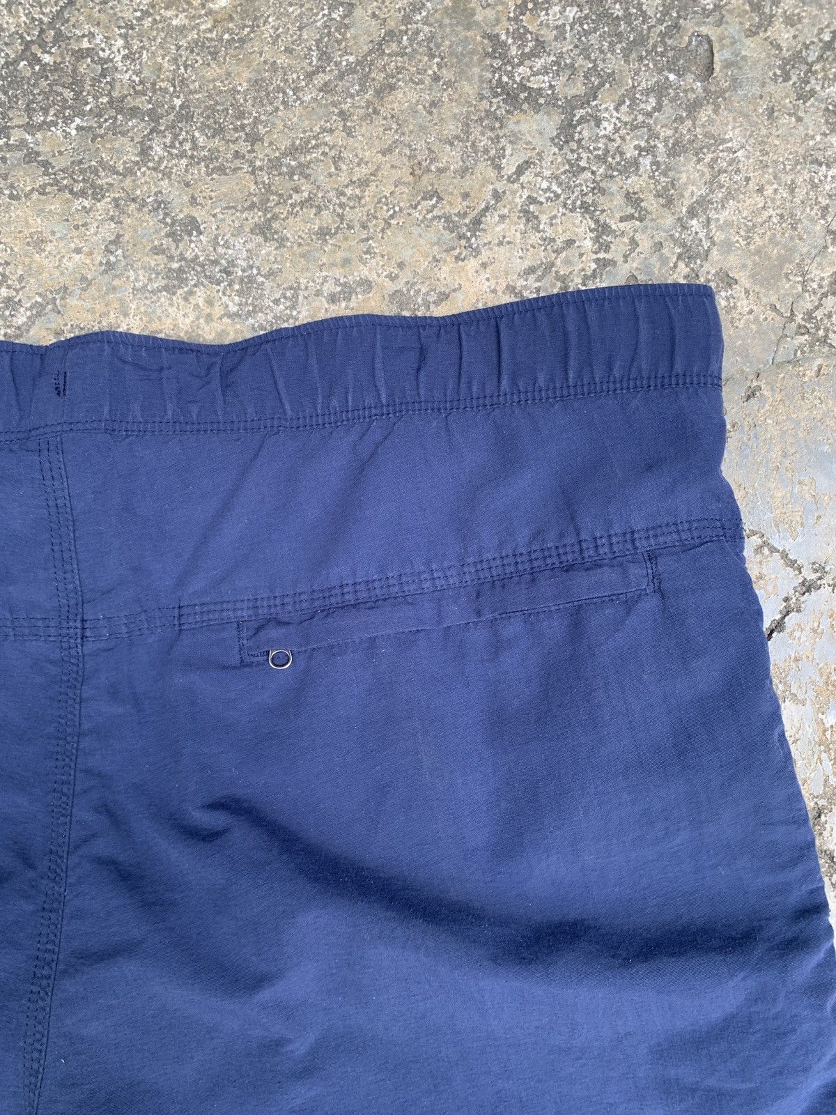 The North Face × Vintage 2000s The North Face Nave Outdoor Hiking Nylon Shortpants Size US 35 - 7 Thumbnail