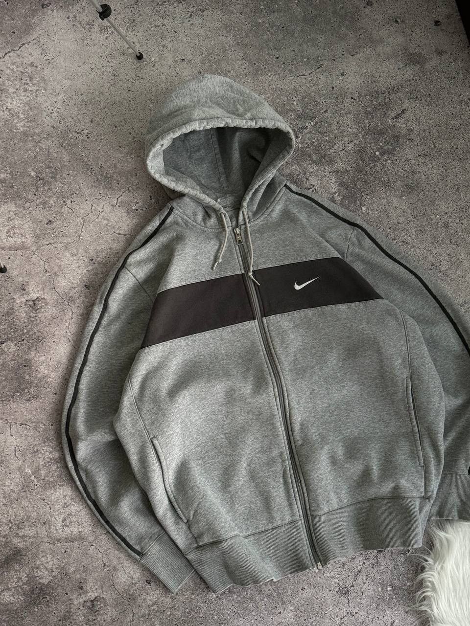 Nike Vintage Nike Swoosh Y2K oversized grey hoodie Size US XL / EU 56 / 4 - 4 Thumbnail