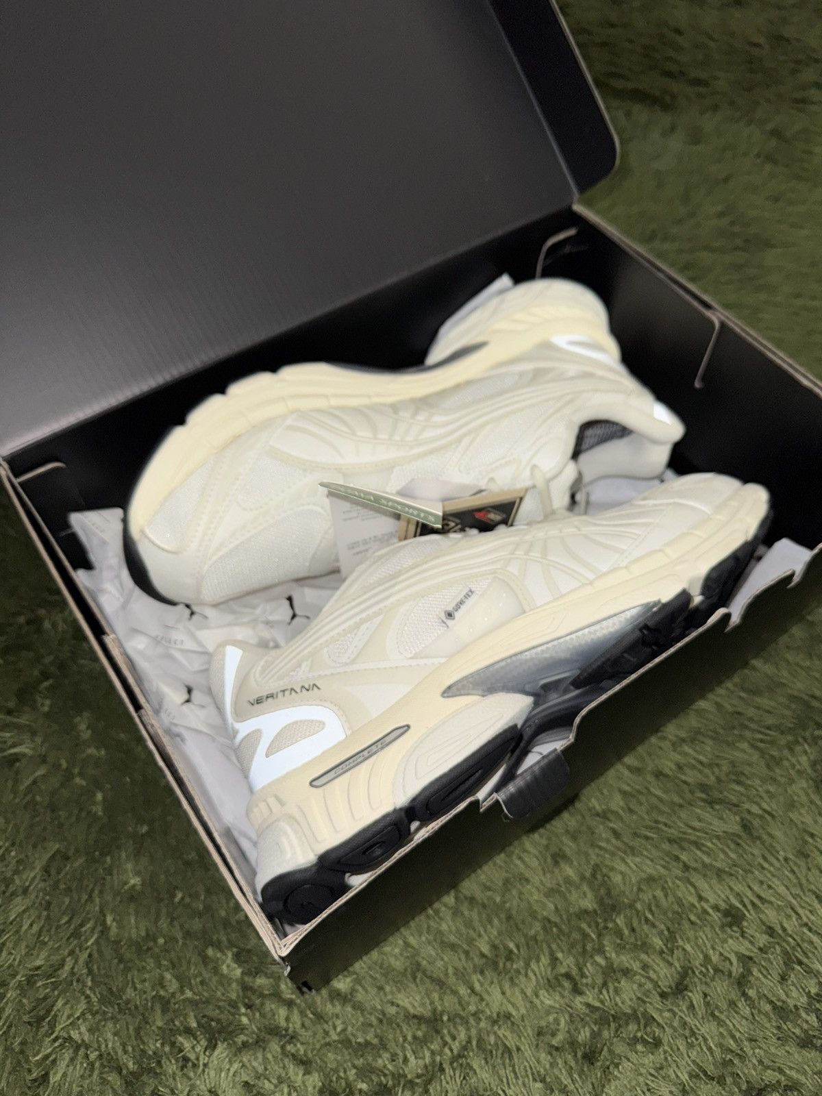 Puma [US10] Puma Velophasis GORE-TEX Sail Reflective Off-White Size US 11 / EU 44 - 9 Thumbnail