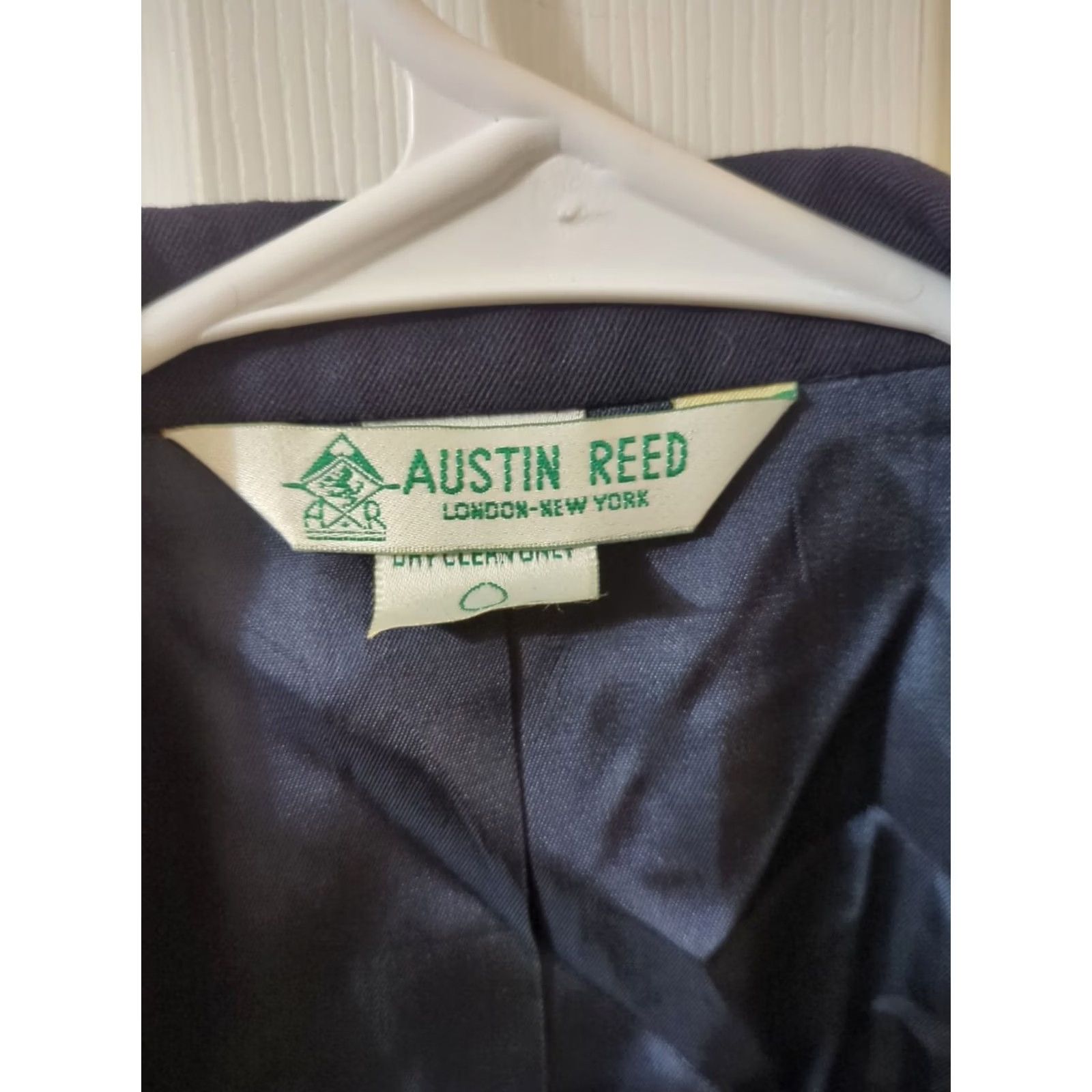 Austin Reed VINTAGE Austin Reed Blazer Jacket Women’s 16 Navy Blue 100% Worsted Wool Blazer Notch Lapel Long Sleeve Button Front Size XXL / US 16-18 / IT 52-54 - 4 Thumbnail