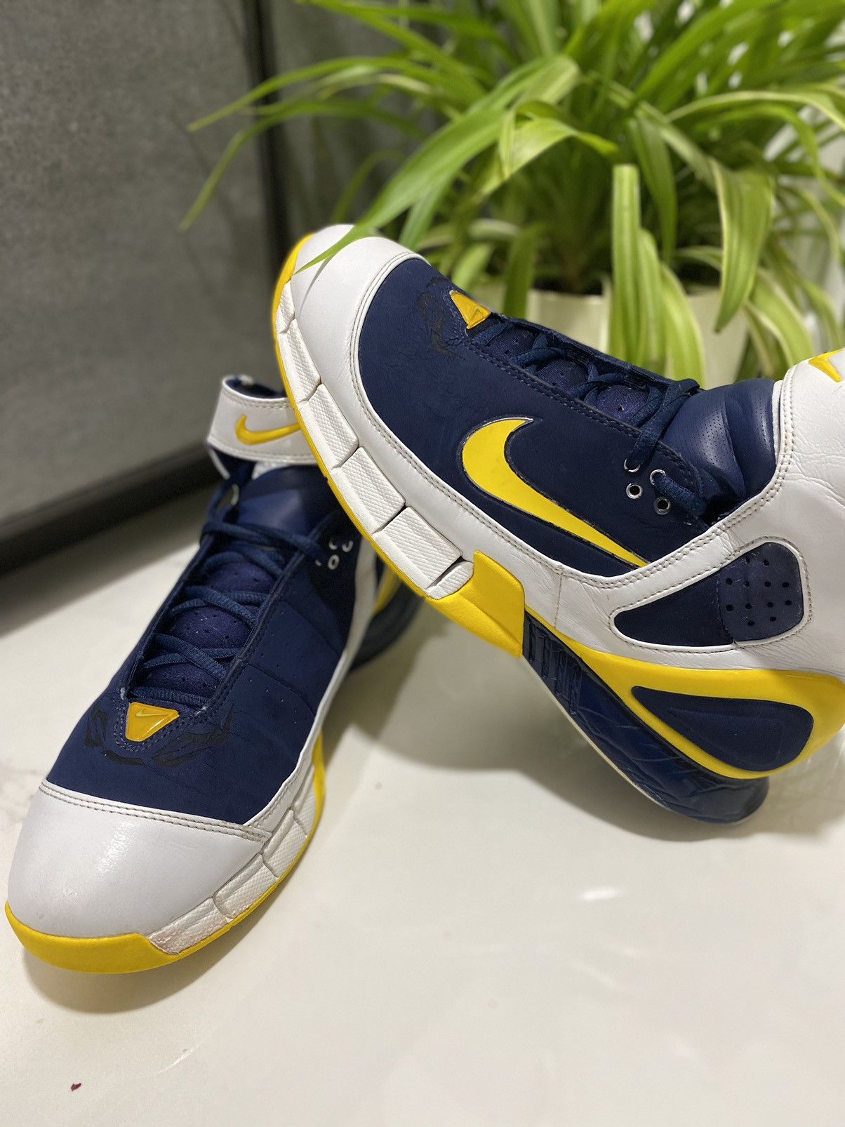 Nike Nike Air Zoom huarache 2K5 Midnight Navy Varsity Maize Size US 11 / EU 44 - 1 Thumbnail