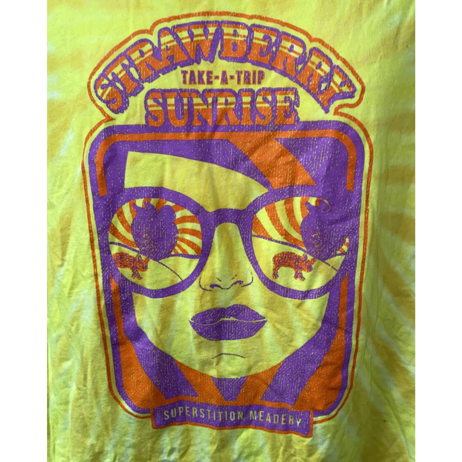 Vintage Strawberry Sunrise Mens T-Shirt Short Sleeve Graphic Yellow 3XL Size Regular Size US XXL / EU 58 / 5 - 2 Thumbnail