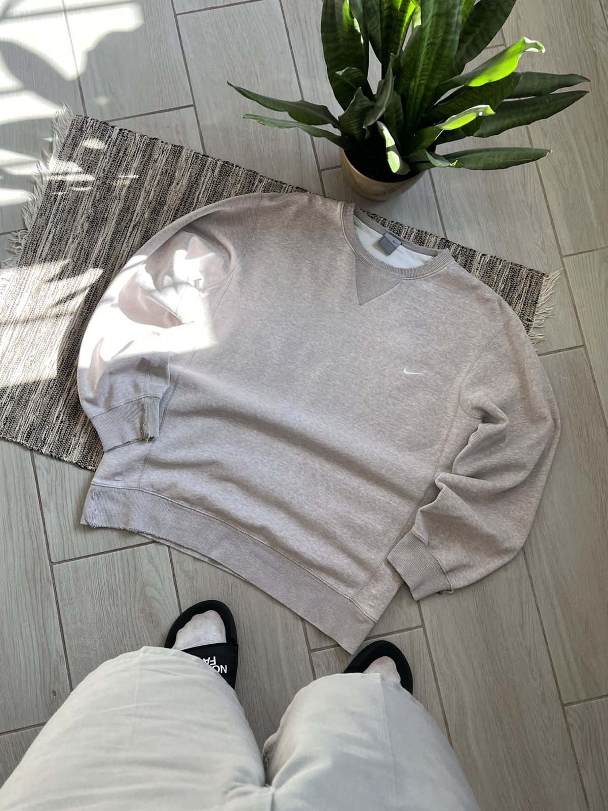 Vintage 00s Nike Sweatshirt Beige Distressed Minimalistic