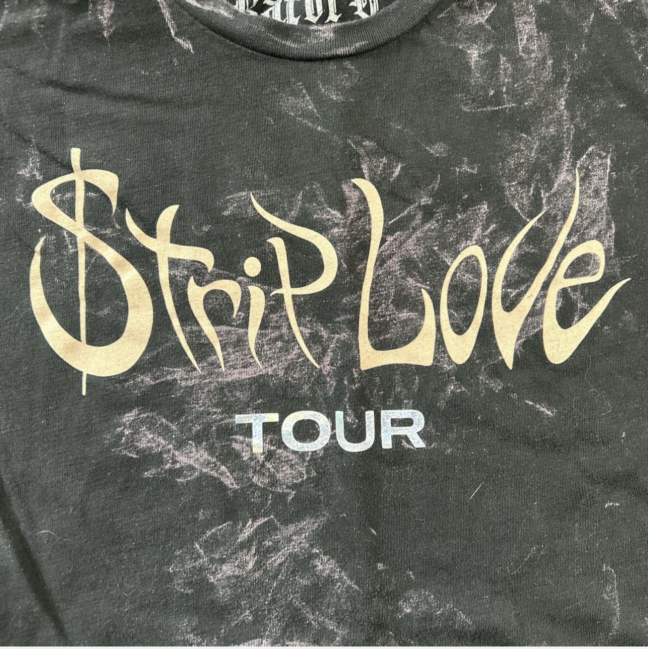 Vintage Karol G Strip Love Tour Shirt Size L / US 10 / IT 46 - 2 Thumbnail