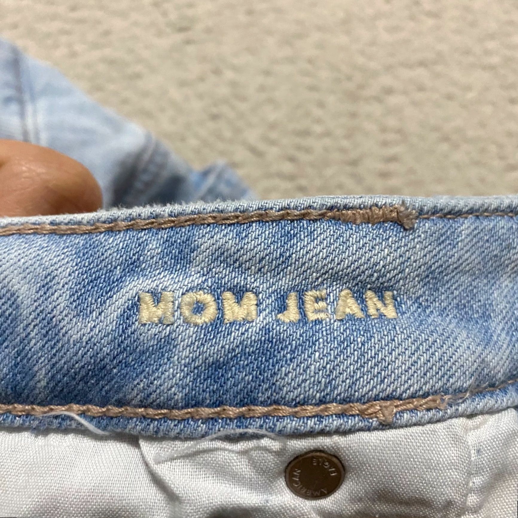 American Eagle Outfitters VINTAGE American Eagle Outfitters Mom Jeans Womens 14 Blue Denim Medium Wash Distressed 90s Grunge Retro Jeans Womens Size 36" / US 14 / IT 50 - 4 Thumbnail