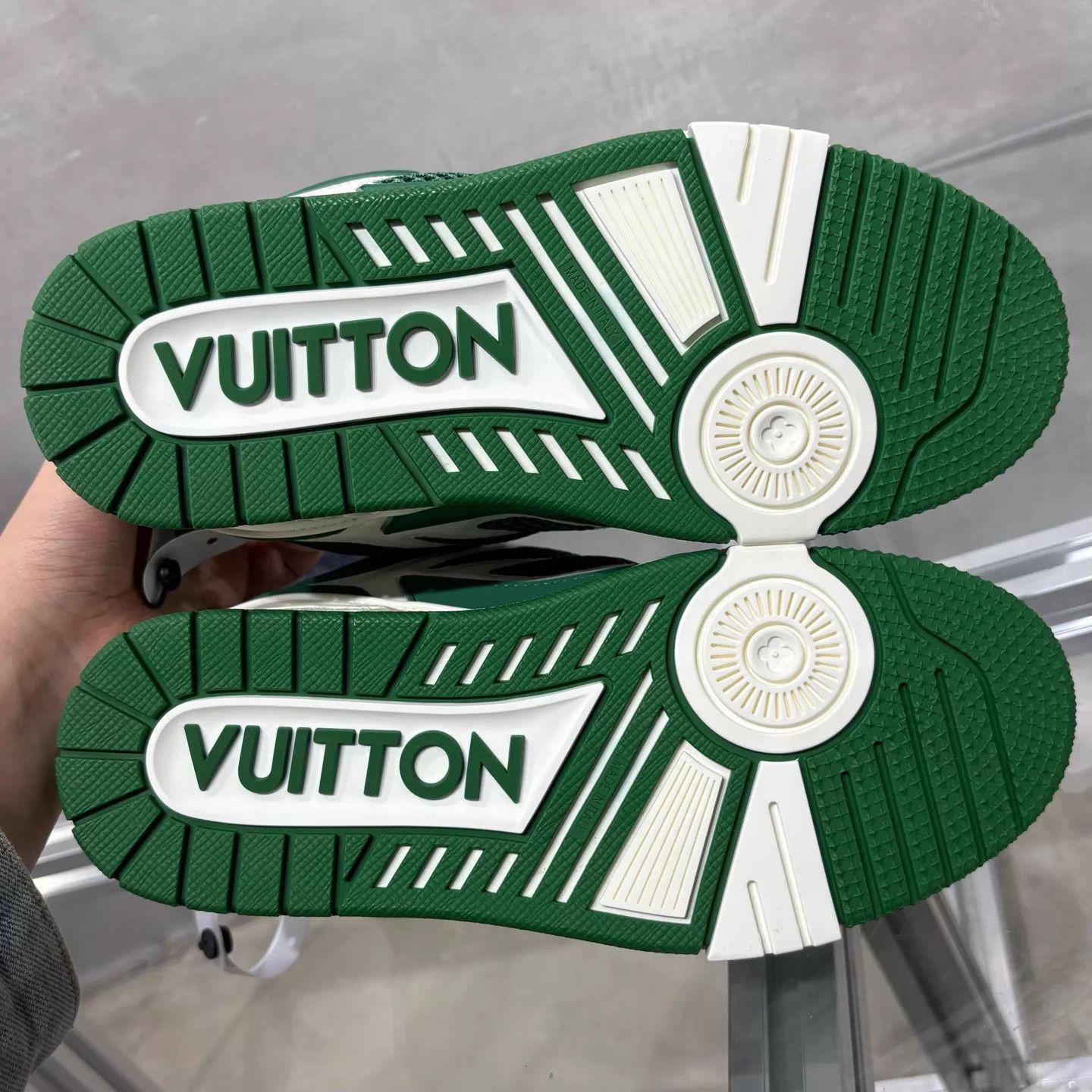 Louis Vuitton LV Skate Shoes White Green UK2.5 (36.5) BNIB Size US 6 / IT 36 - 8 Thumbnail
