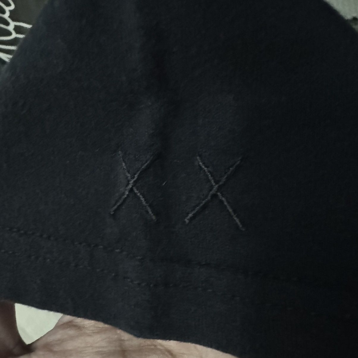 Original Fake Kaws Running Chum Tee Size US L / EU 52-54 / 3 - 4 Thumbnail