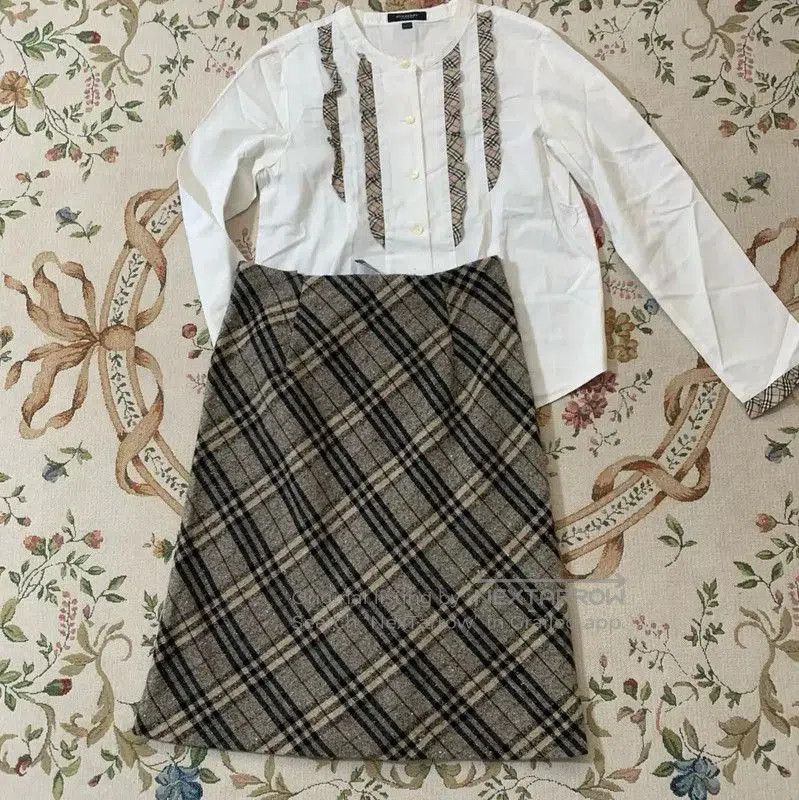 Burberry Burberry Gray Wool-Blend Plaid Midi Skirt. Size 23" - 5 Thumbnail