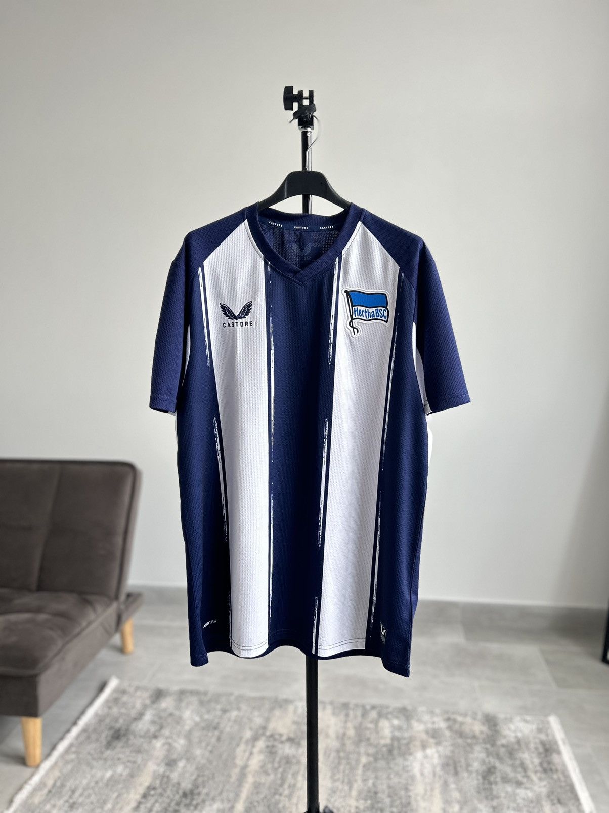 Castore Castore Hertha BSC Home 2025/26 Football Jersey Shirt Size US L / EU 52-54 / 3 - 1 Thumbnail