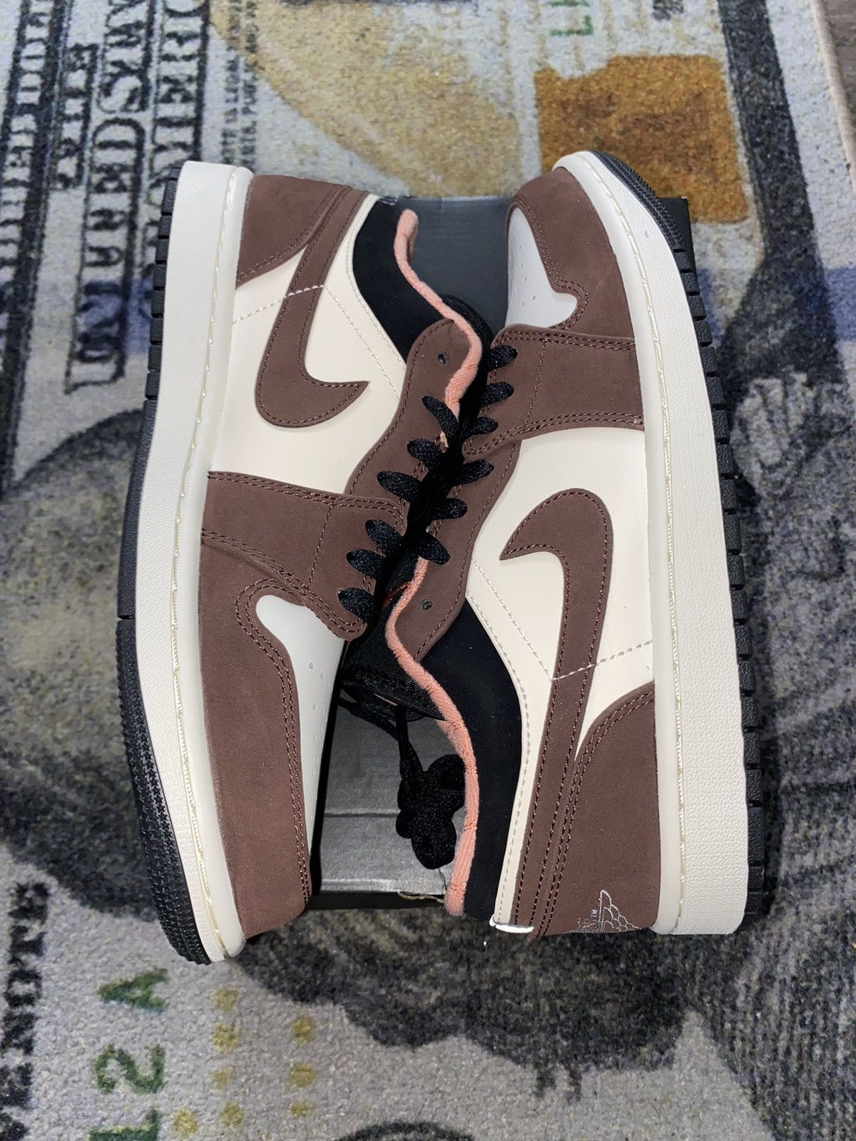 Jordan Brand × Nike Jordan 1 Low Mocha Size US 8 / EU 41 - 1 Thumbnail