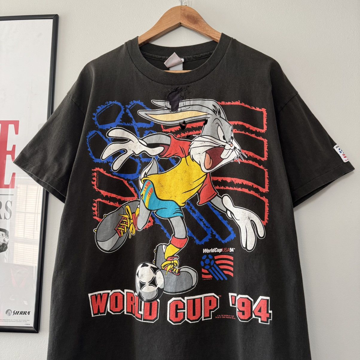 Vintage VINTAGE 1994 WORLD CUP BUGS BUNNY LOONEY TUNES TEE Size US L / EU 52-54 / 3 - 2 Thumbnail