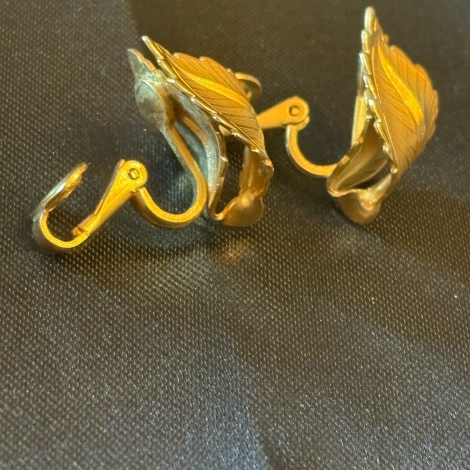 Other Vintage Signed GIOVANNI Double Leaf CLIP ON Earrings Size ONE SIZE - 5 Thumbnail