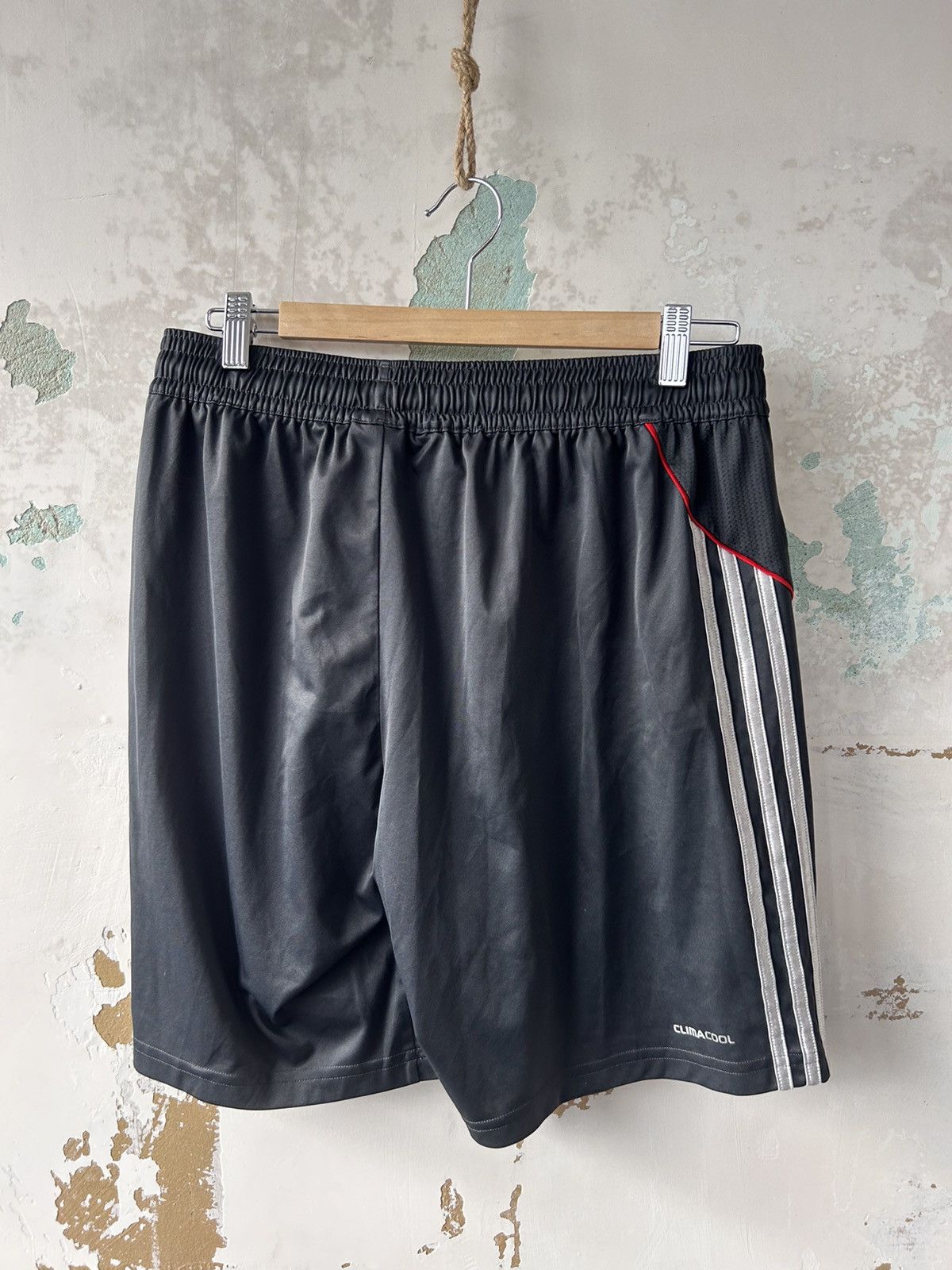 Adidas VINTAGE ADIDAS LIVERPOOL SHORTS ENGLAND Size US 34 / EU 50 - 4 Thumbnail