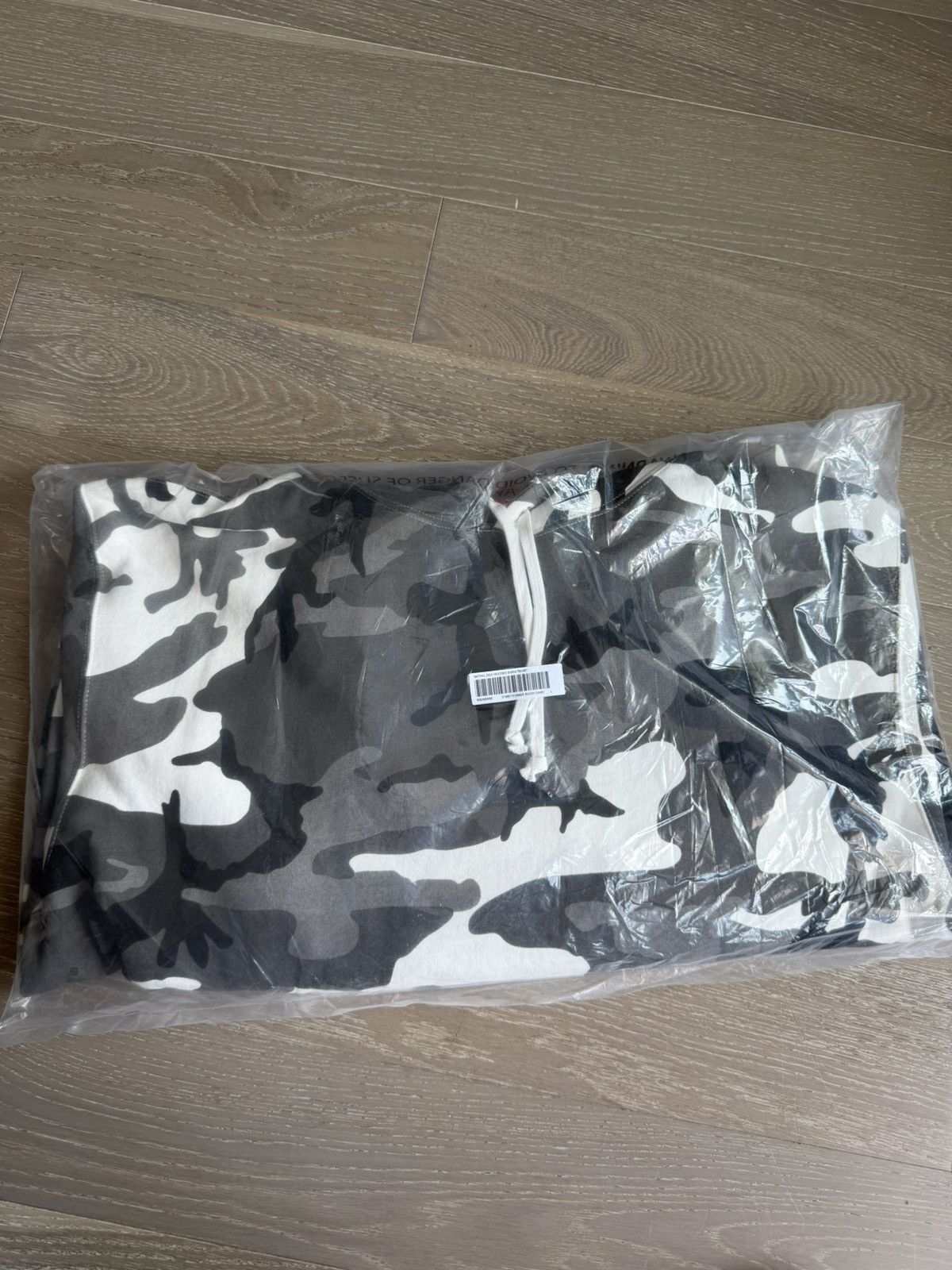 Supreme MEDIUM Supreme Snow Camo Satin Applique Hooded Sweatshirt Size US M / EU 48-50 / 2 - 5 Thumbnail
