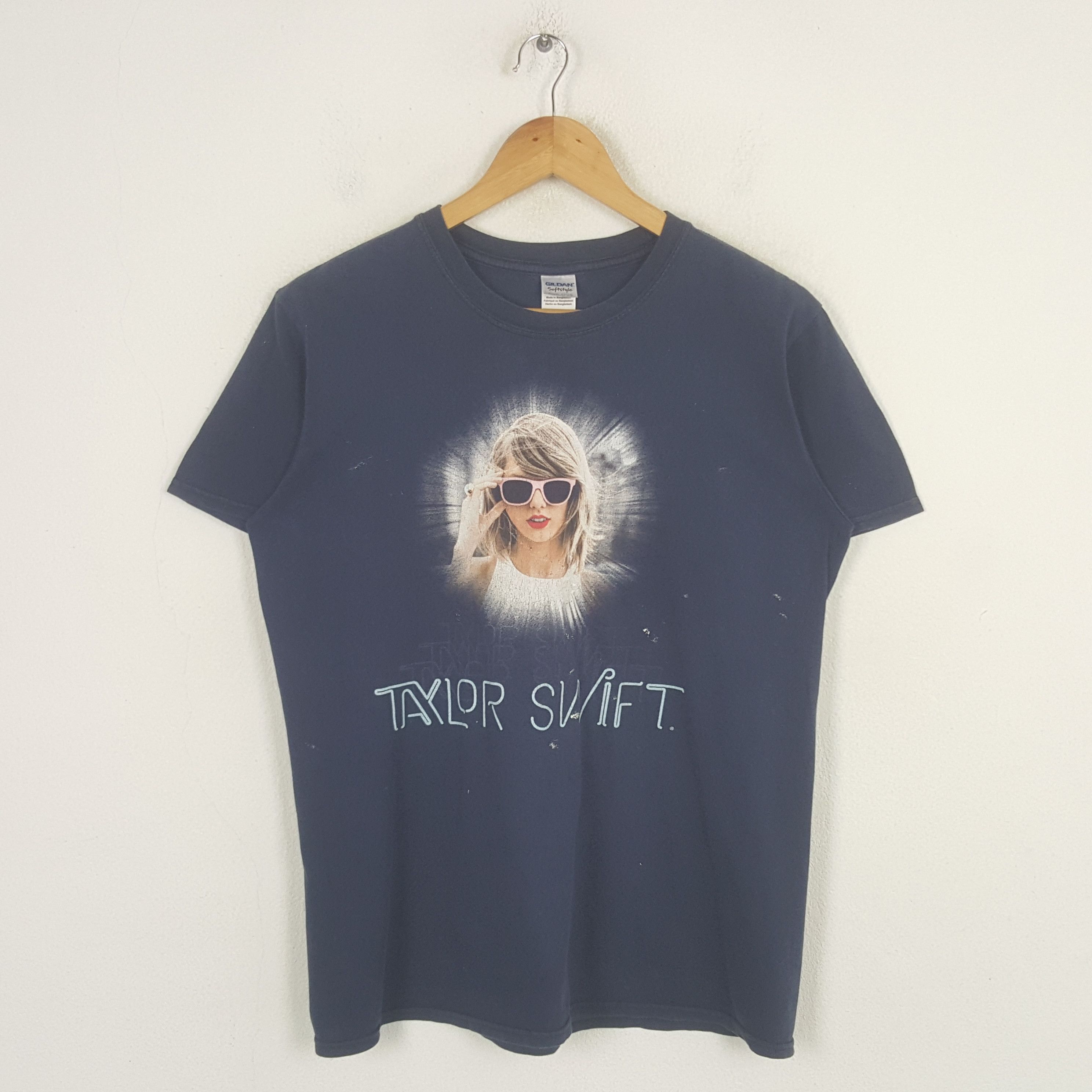 Band Tees Vintage Taylor Swift American Solo Singer Tshirt C301N2 Size US M / EU 48-50 / 2 - 1 Thumbnail