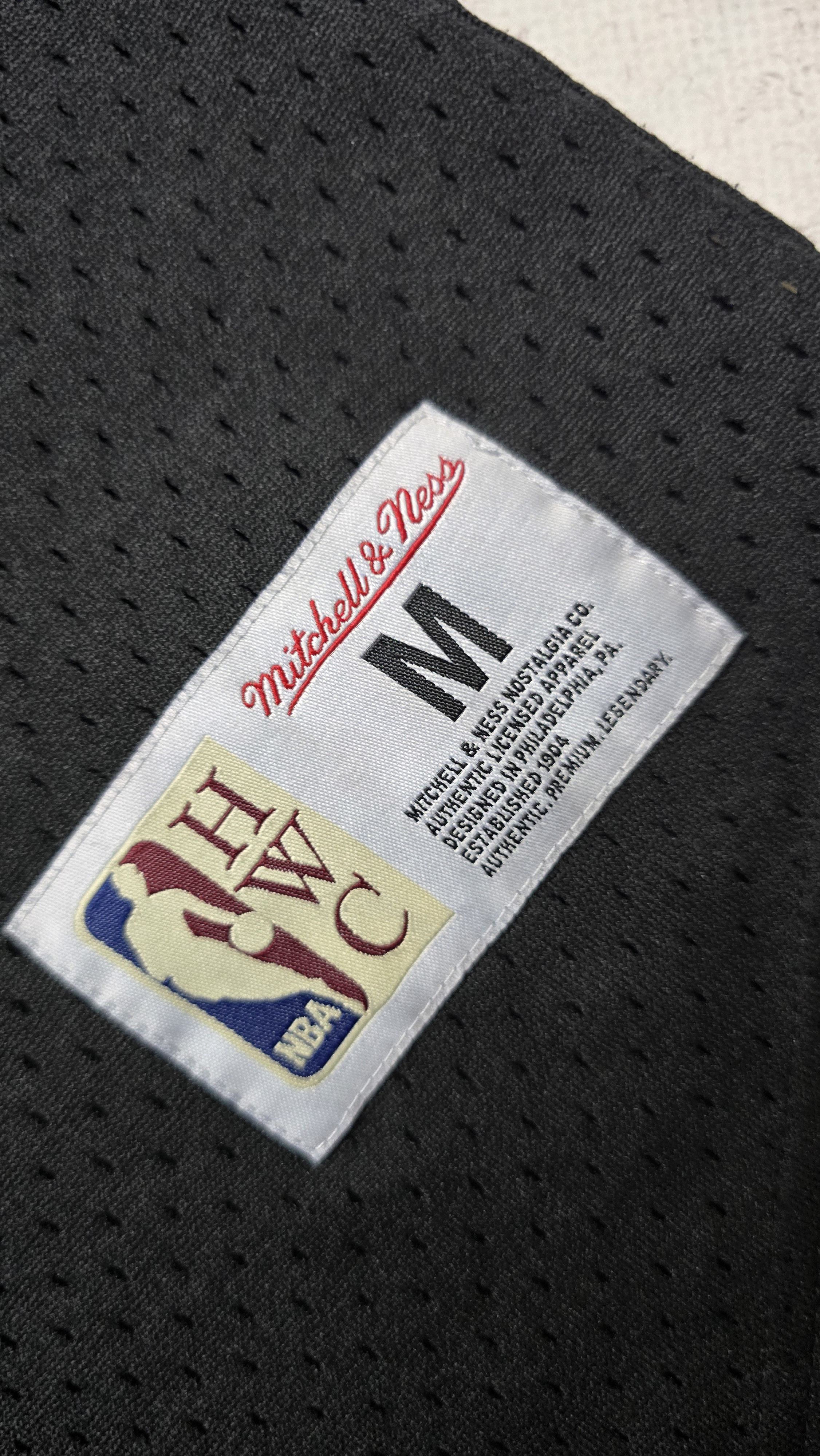 Mitchell & Ness Chicago Bulls Scottie Pippen #33 Name & Number Crewneck HWC Size US M / EU 48-50 / 2 - 14 Thumbnail