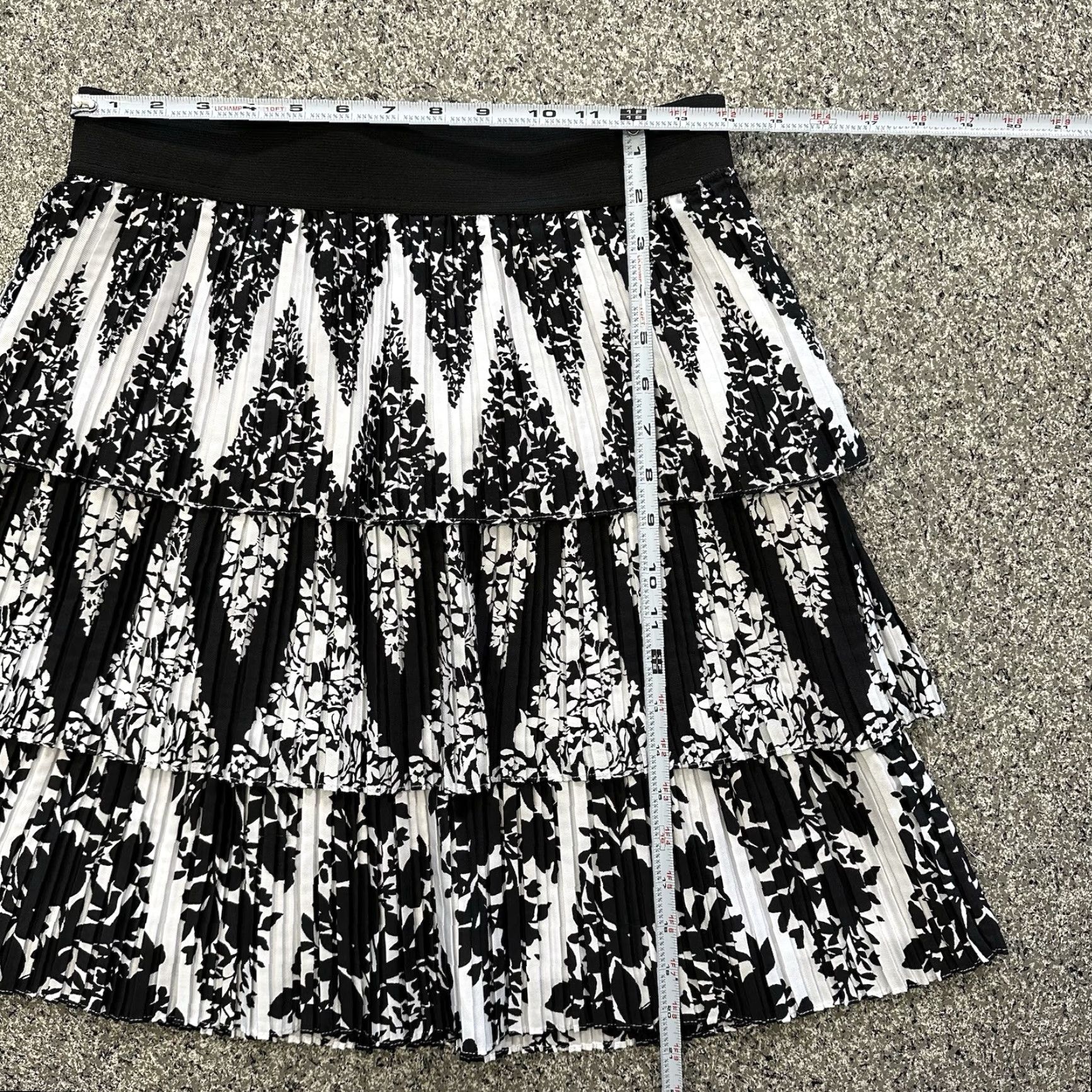White House Black Market White House Black Market Skirt Womens S Midi Pleated Lined Black Size 28" / US 6 / IT 42 - 7 Thumbnail