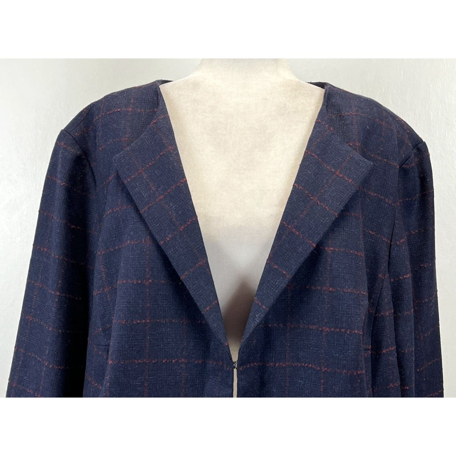 Talbots VINTAGE? No, it's not vintage. Title should be: Talbots Blazer Navy Windowpane Wool Blend 24W Plus Career Women's Jacket Blue 24W Plus Blazer Women Size 4XL / US 24-26 - 5 Thumbnail