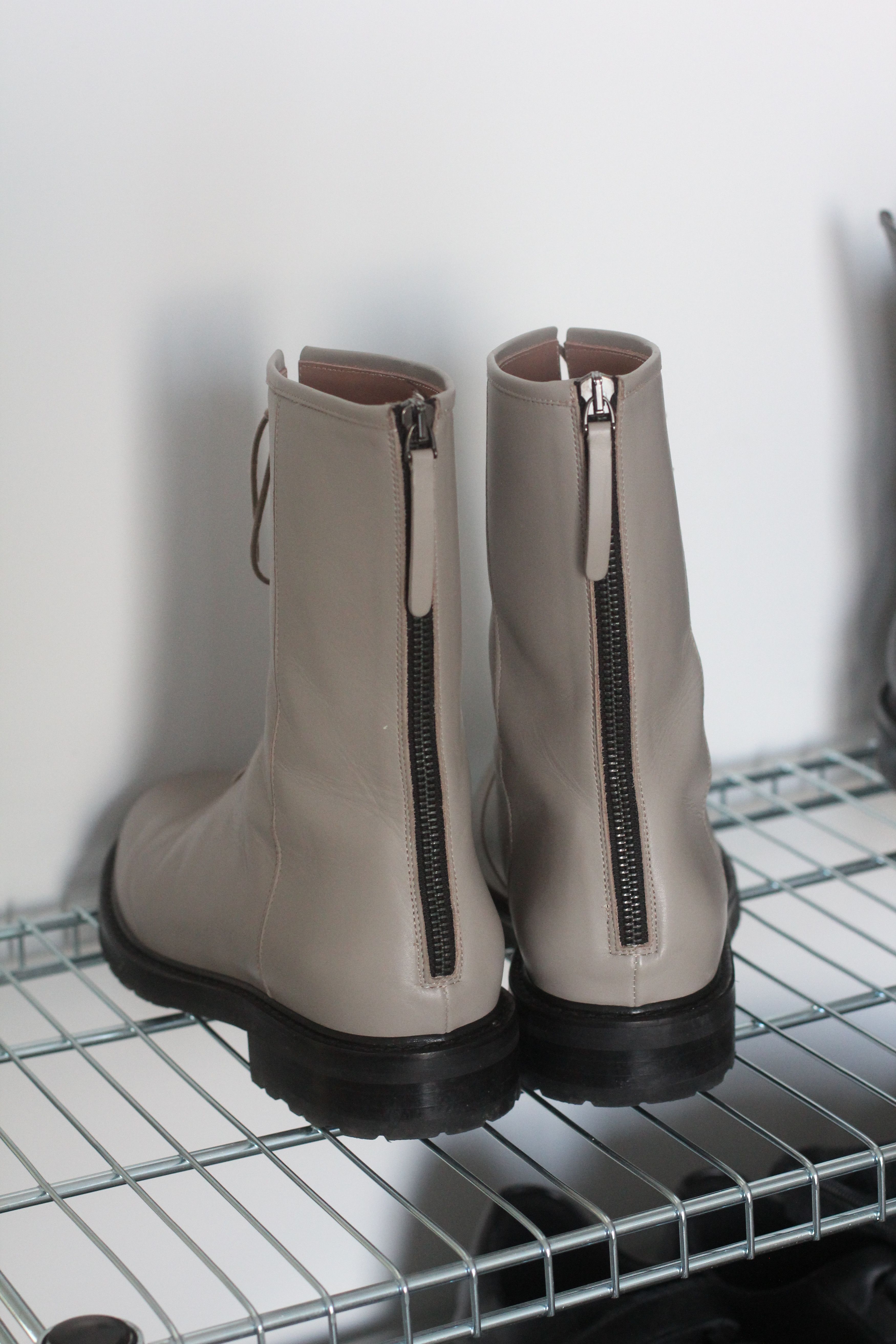 combat boots beige