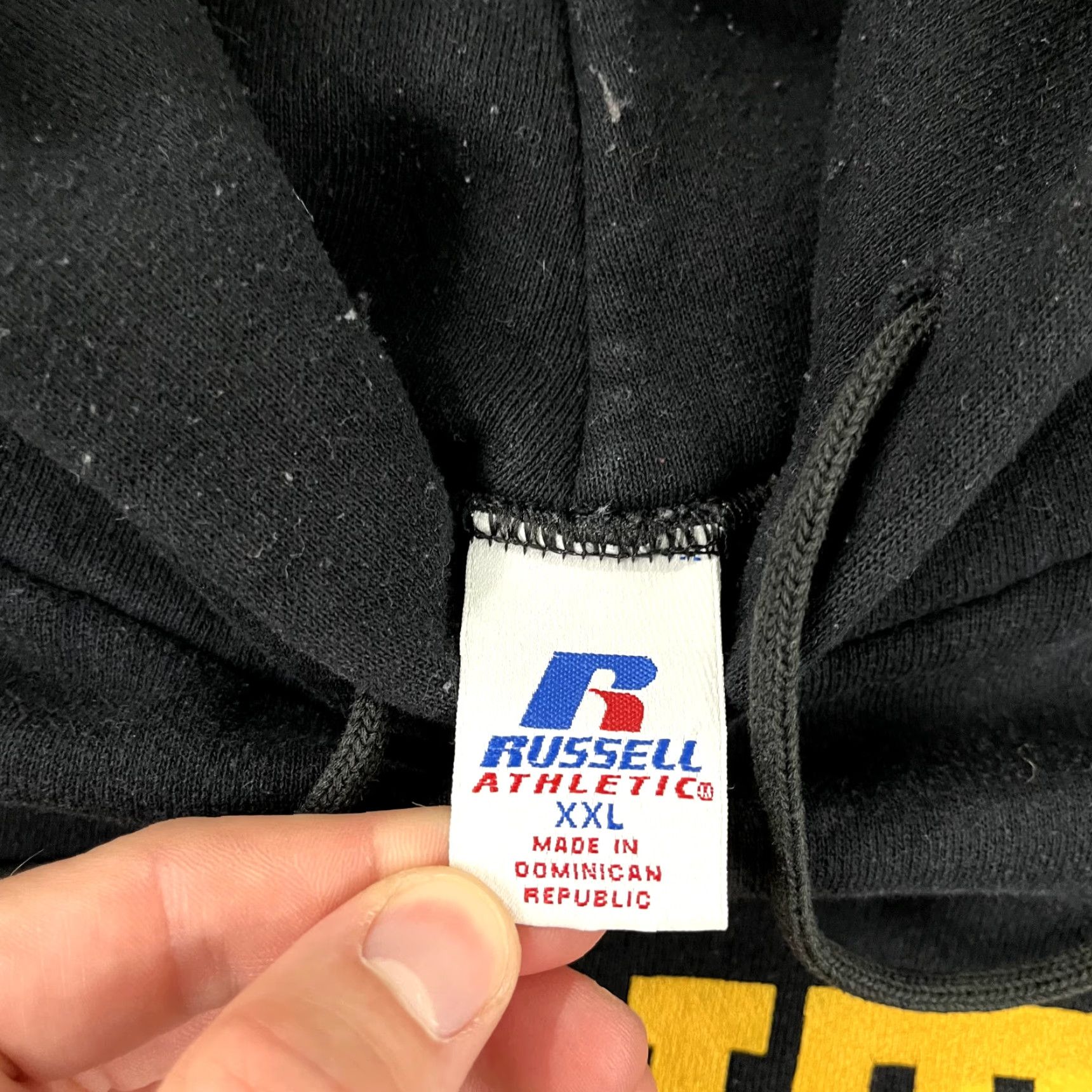 Russell Athletic VINTAGE Russell Athletic Hoodie Mens 2XL Black 90s Retro Pullover Sweatshirt, Graphic Print, Hooded with Pockets, Classic Fit, School Athletic Size US XXL / EU 58 / 5 - 3 Thumbnail