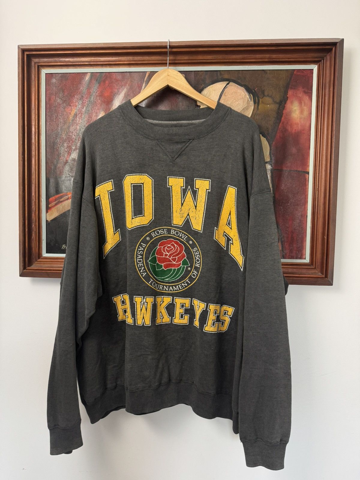 NCAA Vintage Iowa Hawkeyes College Sweatshirt Distressed Washed Size US XL / EU 56 / 4 - 1 Thumbnail