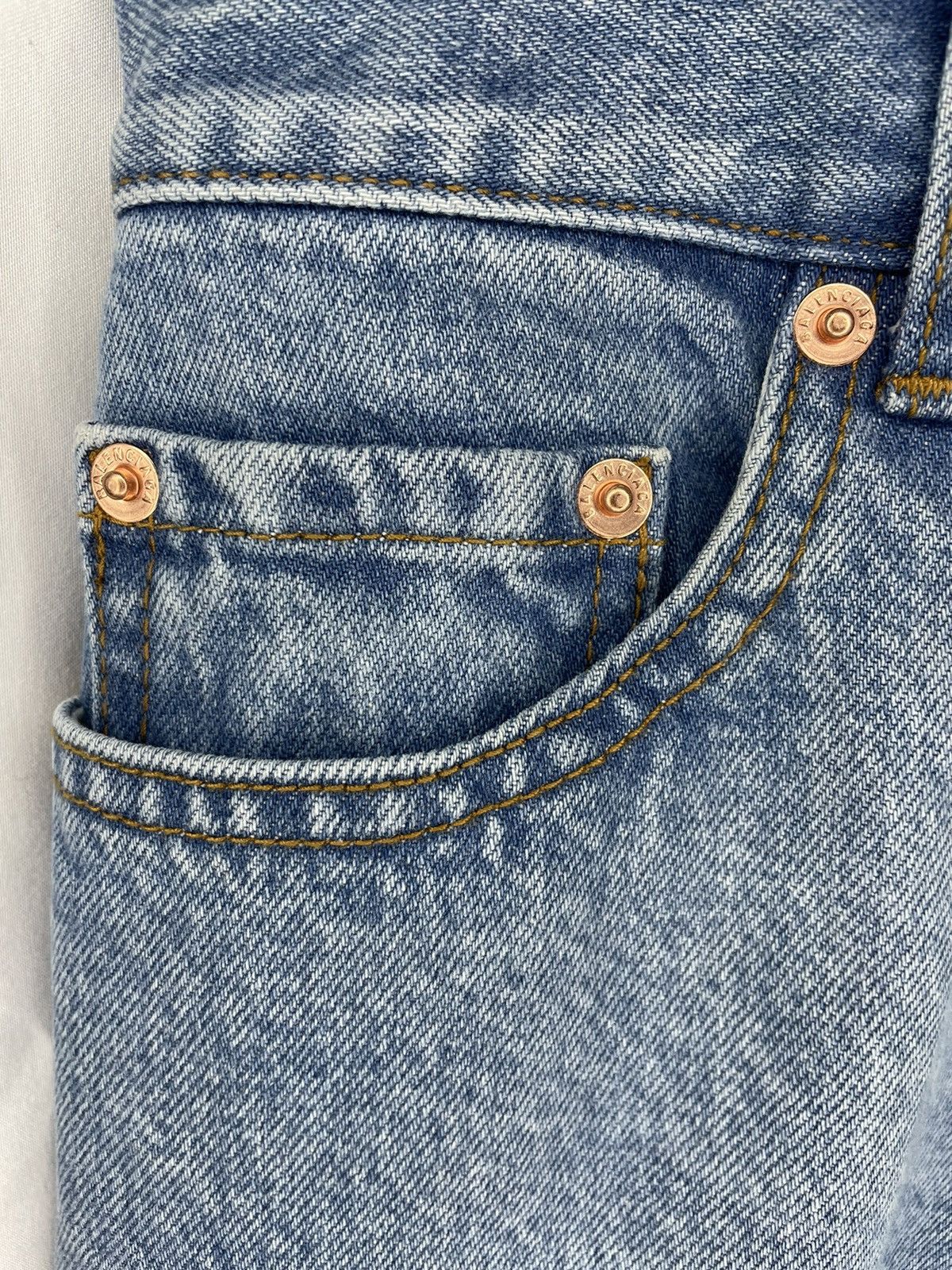 Balenciaga Balenciaga Stonewashed Pleated Jeans Size 27" / US 4 / IT 40 - 7 Thumbnail