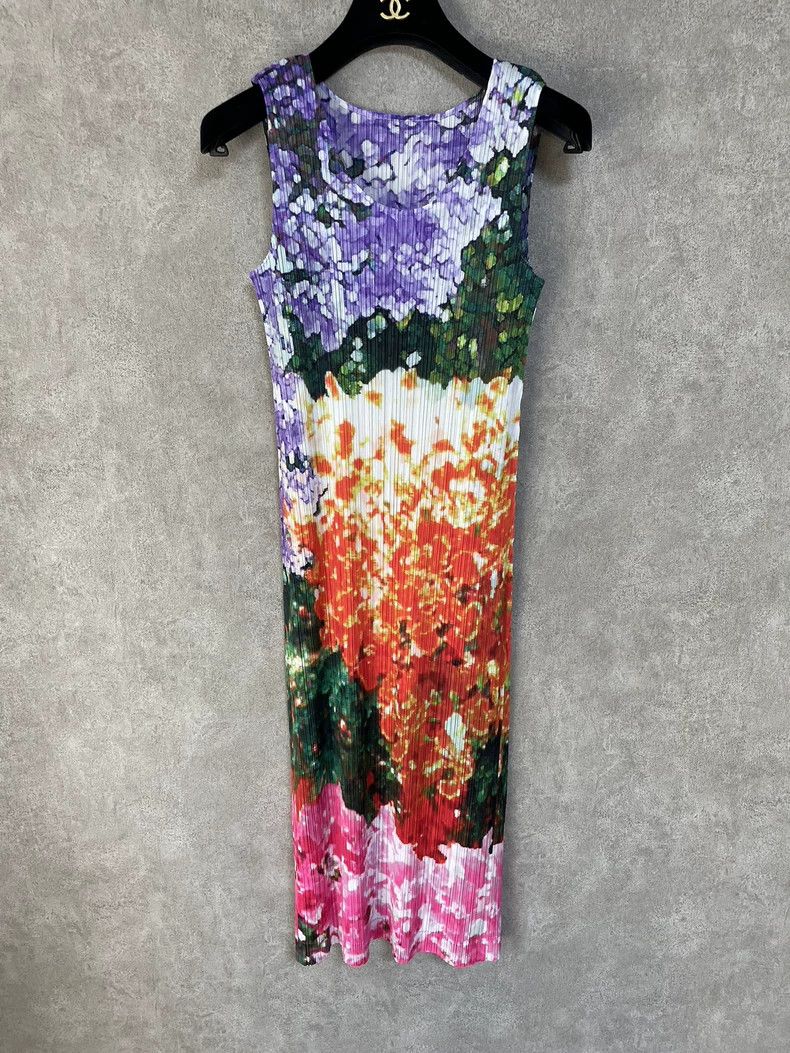 Issey Miyake Issey Miyake size:3 Red and purple embroidered ball pleate Size M / US 6-8 / IT 42-44 - 1 Thumbnail