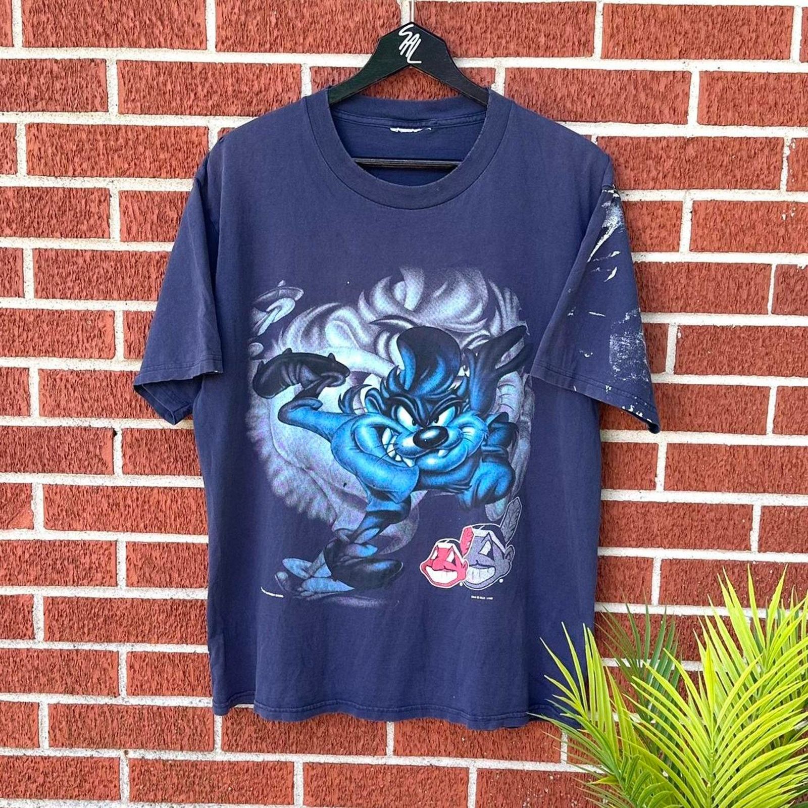 Vintage Vintage thrashed cleveland indians looney tunes shadow tee Size US L / EU 52-54 / 3 - 8 Thumbnail