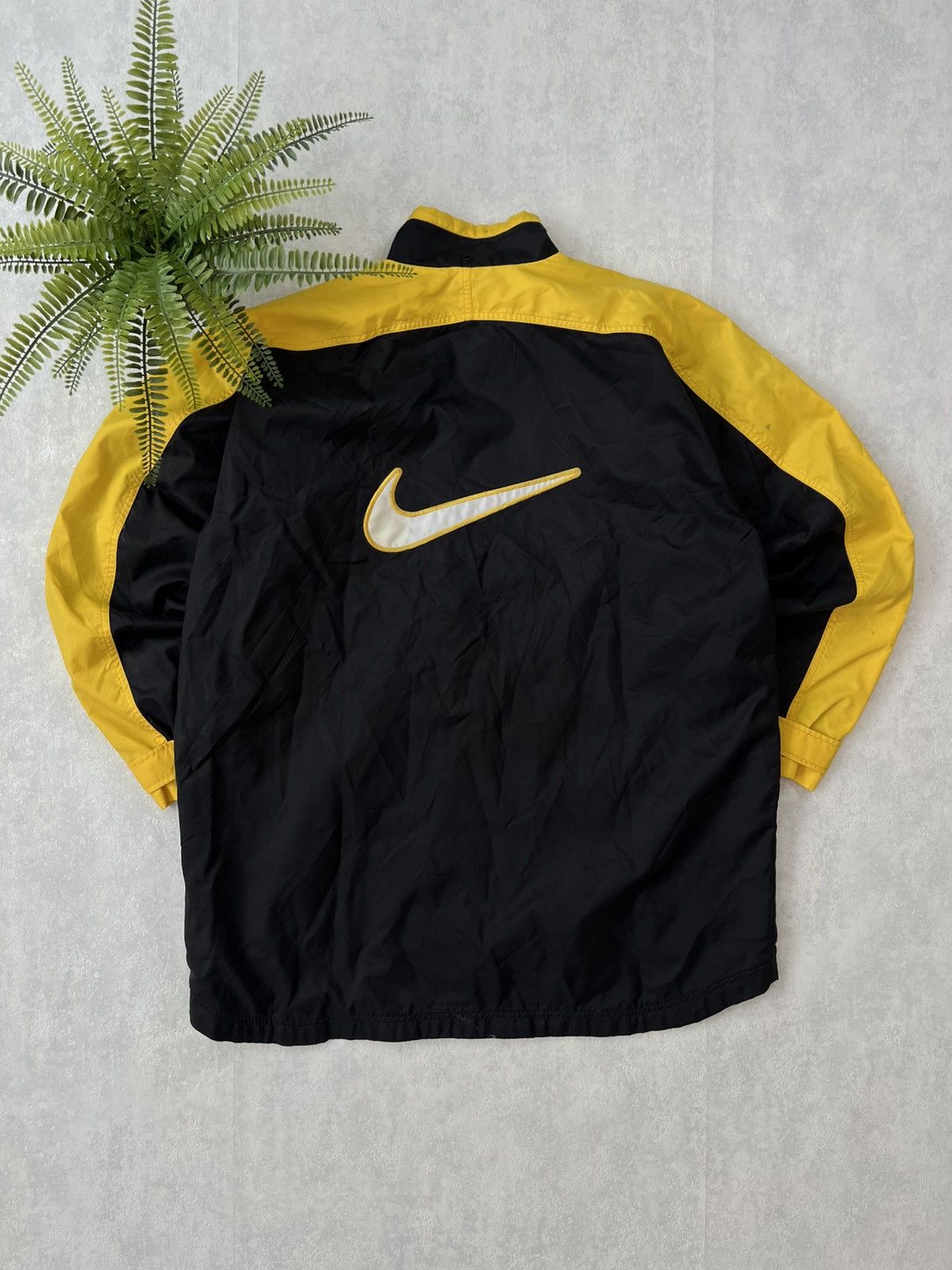 Nike 90’s NIKE BIG BACK SWOOSH LOGO OVERSIZED RETRO TRACK JACKET Size US XL / EU 56 / 4 - 1 Thumbnail