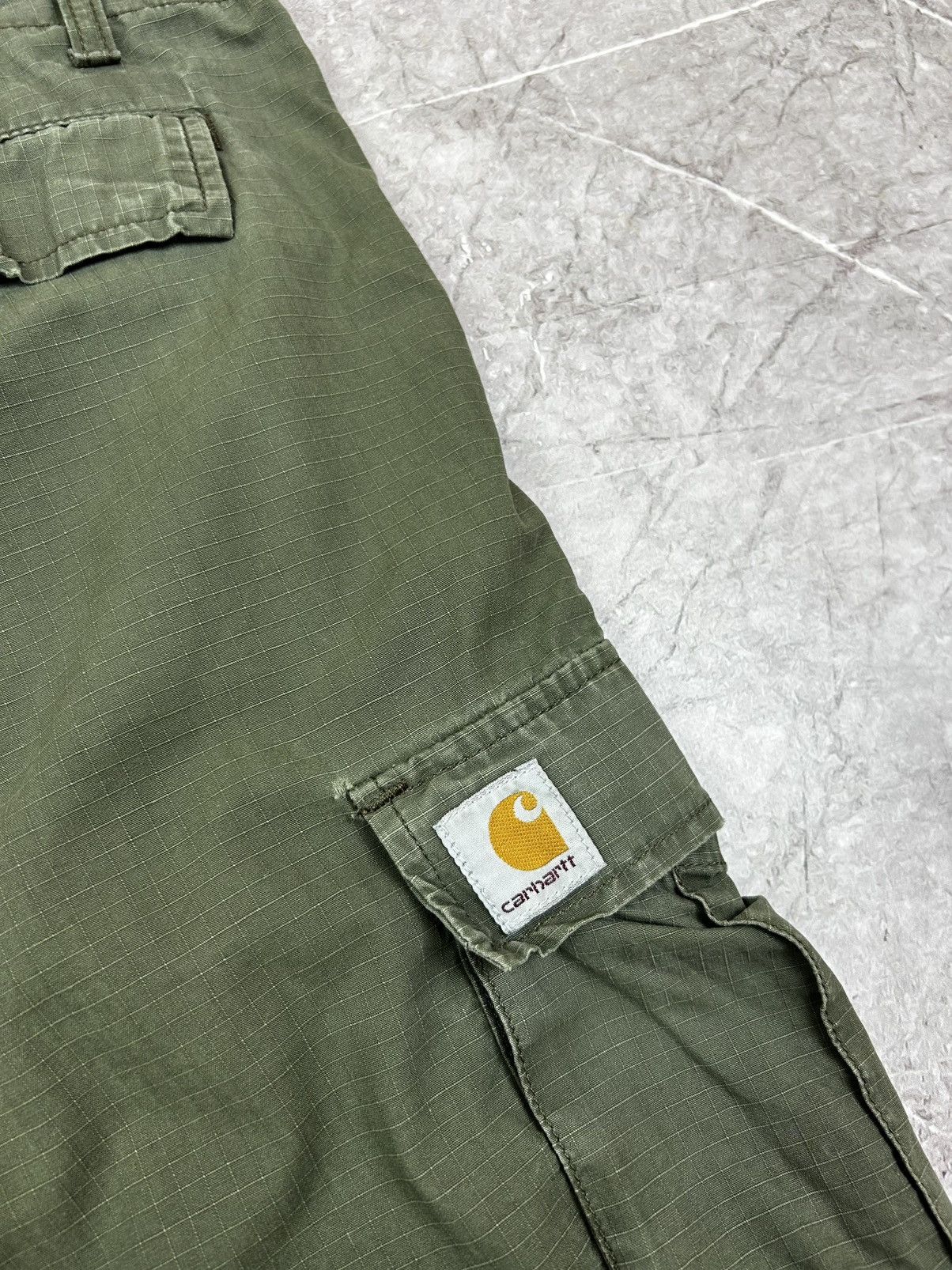 Carhartt Wip Carhartt Wip Disstress Cargo Shorts Size 36 Size US 36 / EU 52 - 11 Thumbnail