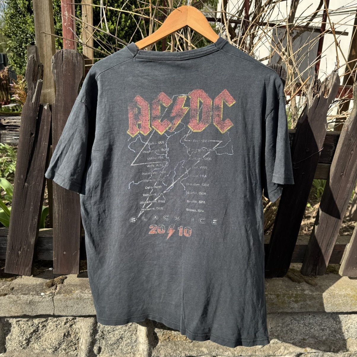 AC/DC × Band Tees × Vintage Vintage ACDC Black Ice World Tour Washed Thrashed Tee 00s Size US L / EU 52-54 / 3 - 8 Thumbnail