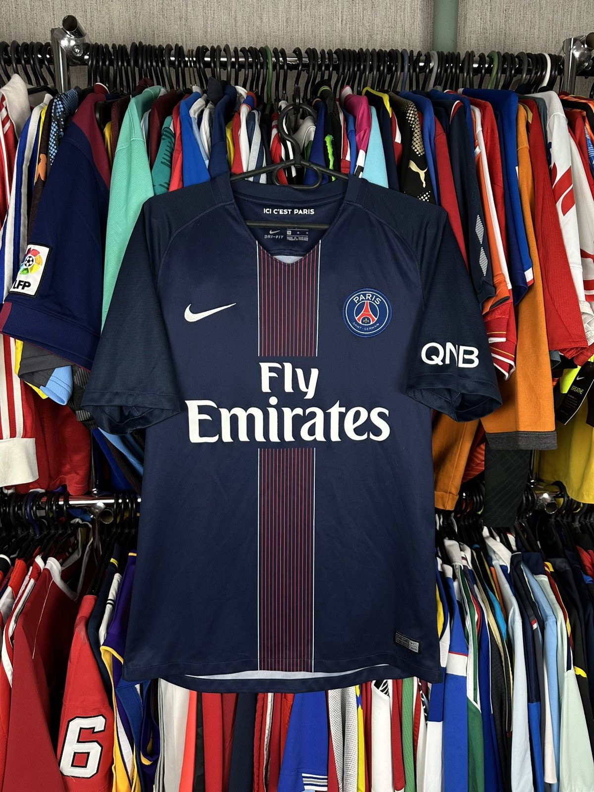 Nike PARIS SAINT GERMAIN 2016 FOOTBALL SHIRT SOCCER JERSEY NIKE Size US M / EU 48-50 / 2 - 1 Thumbnail