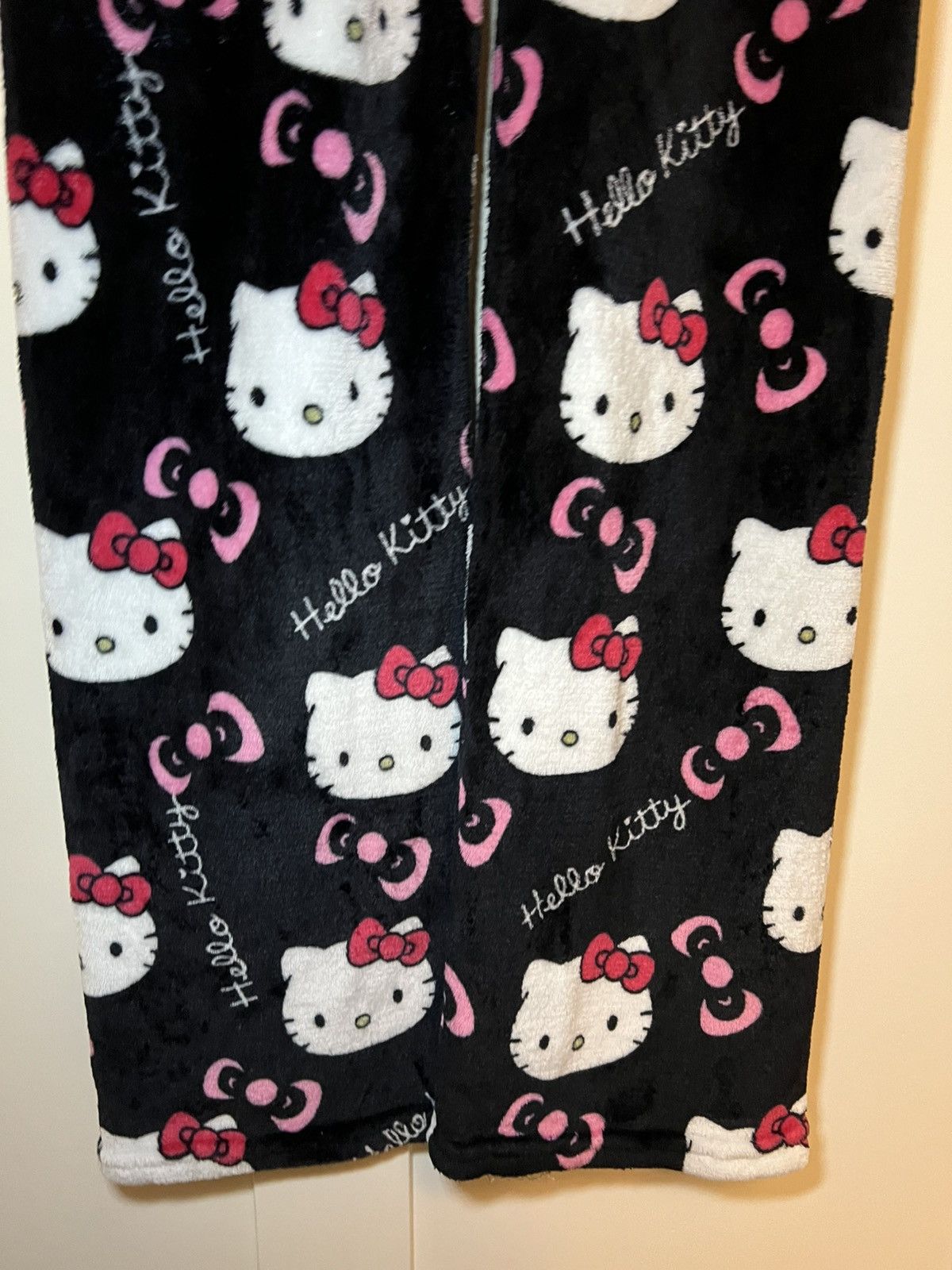 Other Hello Kitty fuzzy pyjama pants Size US 28 / EU 44 - 3 Thumbnail