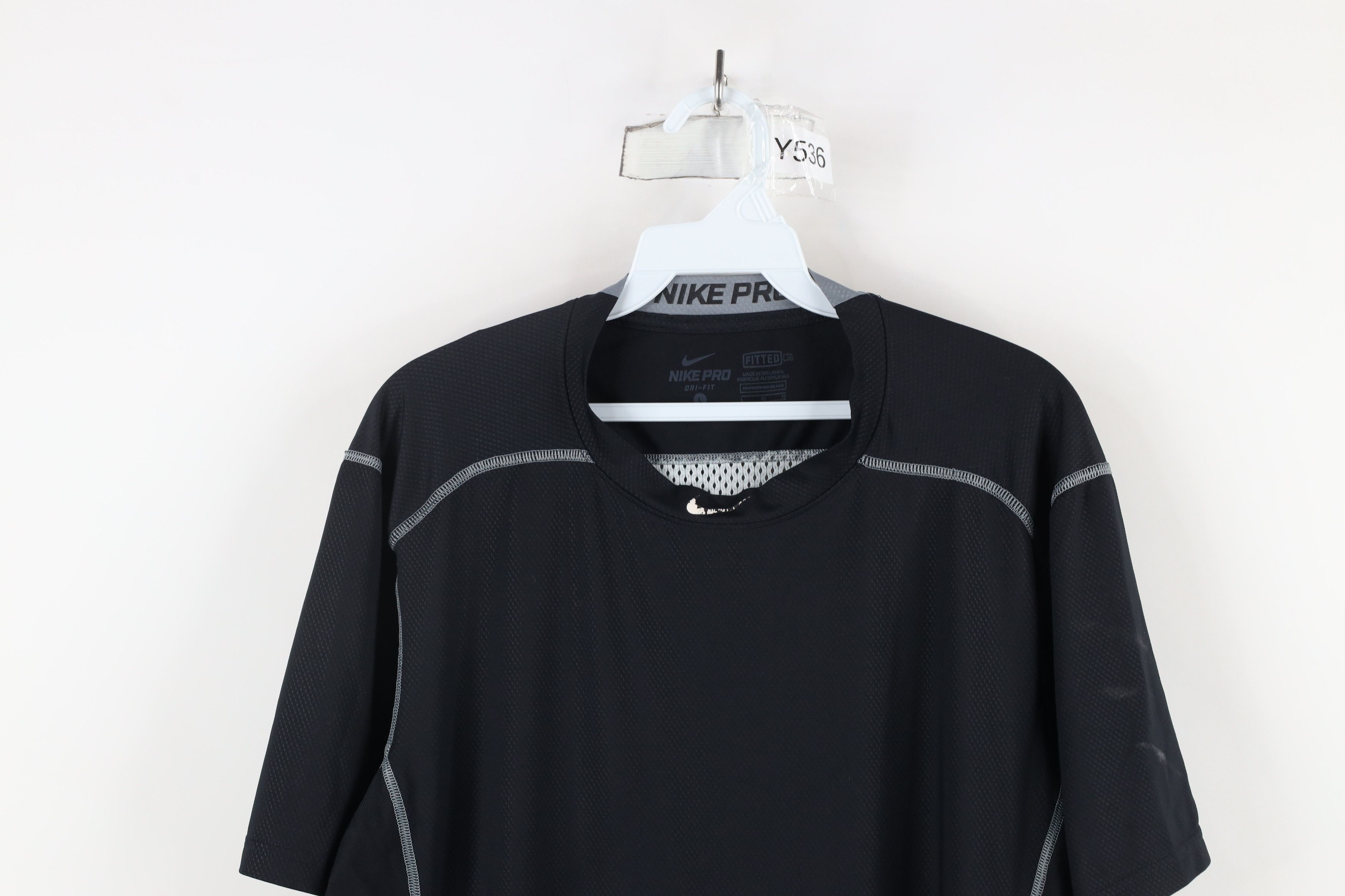 Nike × Vintage Nike Pro Compression Fitted Gym Training T-Shirt Black Size US L / EU 52-54 / 3 - 2 Thumbnail